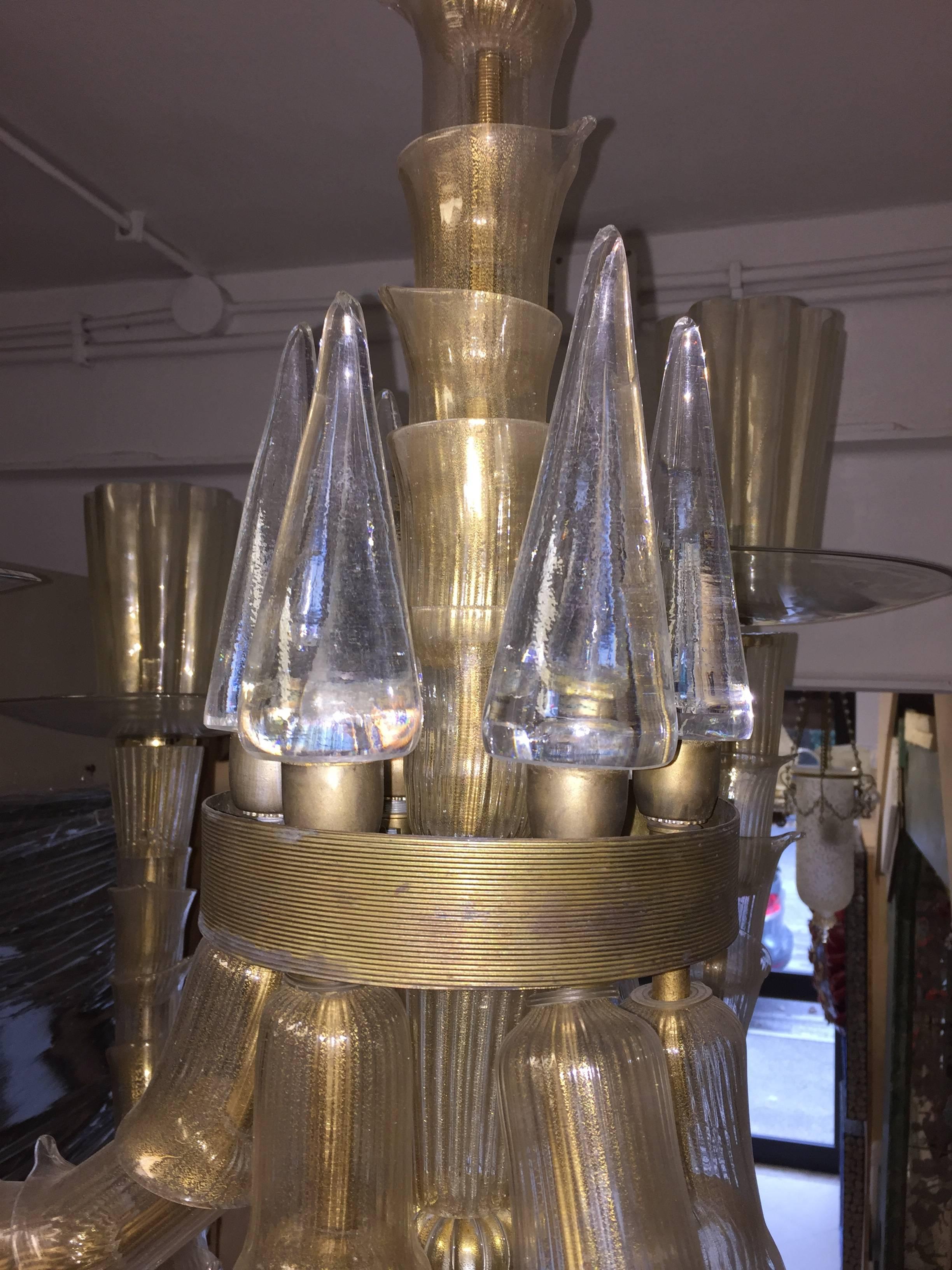 Mid-20th Century Six Arms Murano Glass with Gold Leaf Chandelier In Excellent Condition For Sale In Venice-Lido, IT