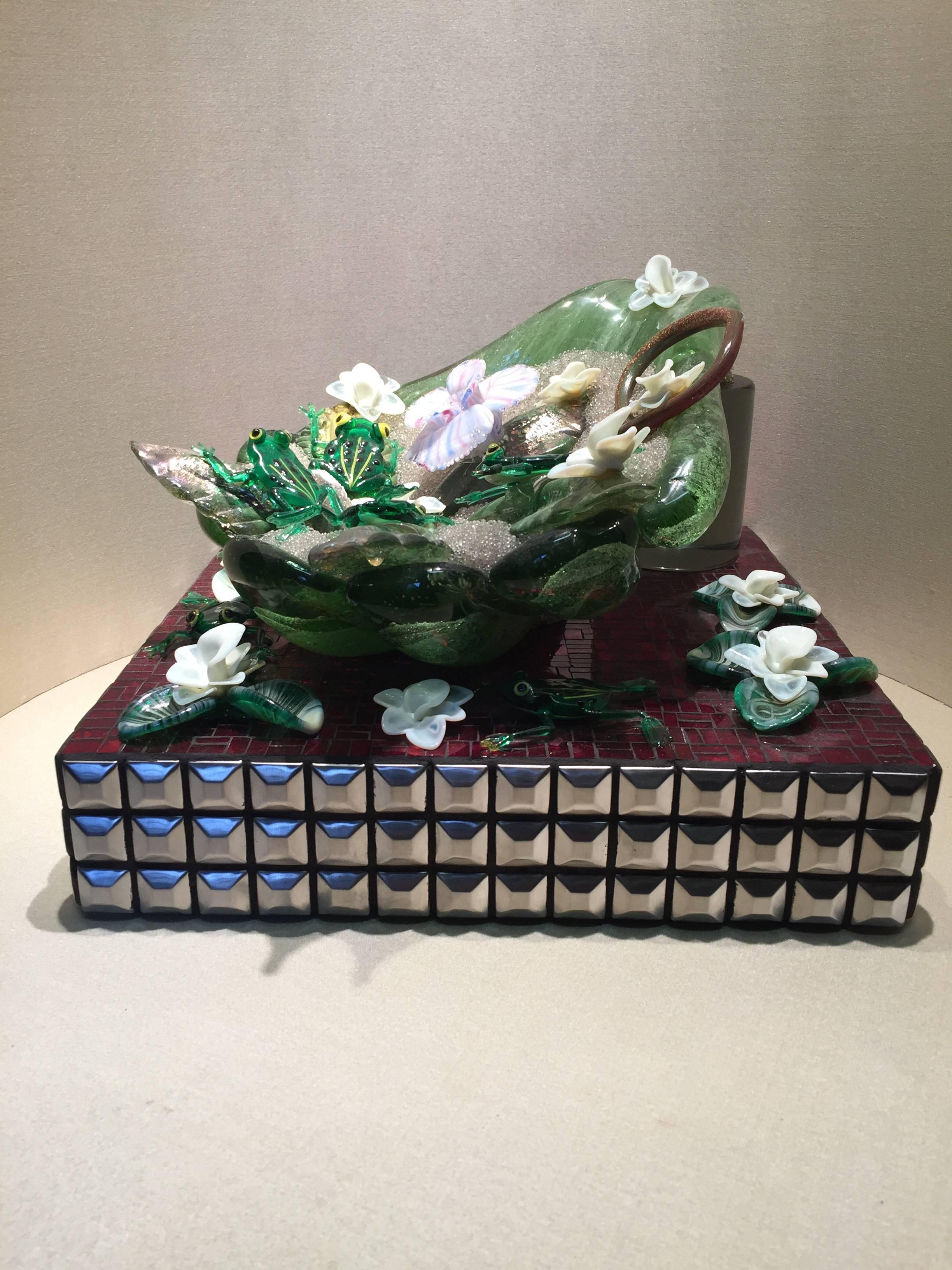 Hand-Crafted Very Nice Murano Glass and Mosaic Sculpture with Frogs on a Shell For Sale