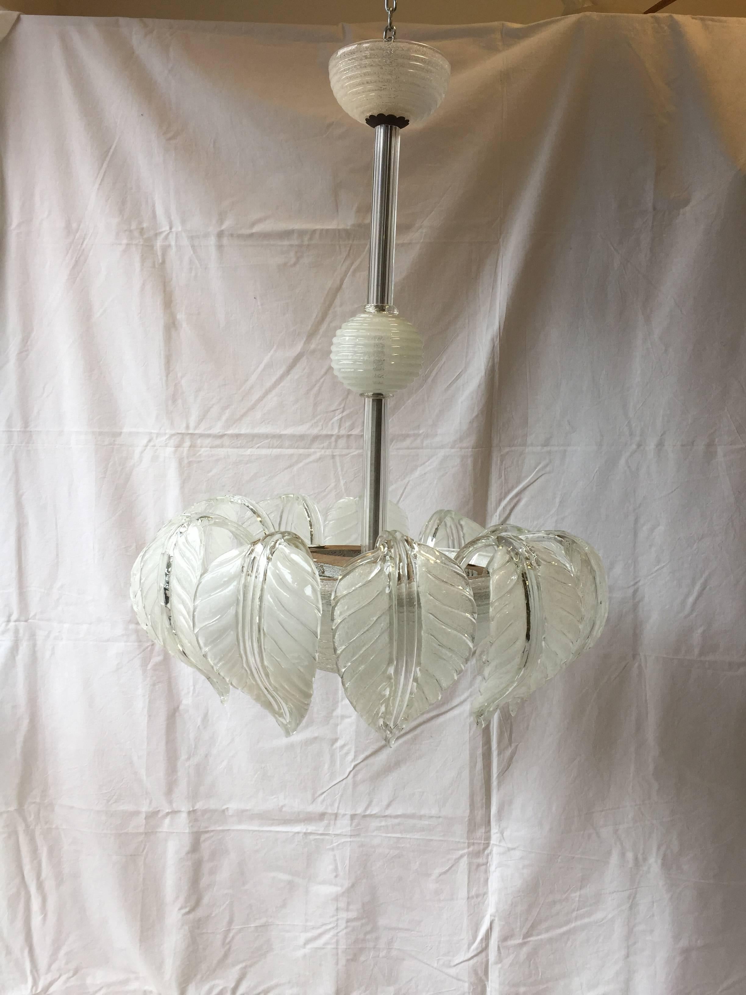 A fine Barovier & Toso Pulegoso and clear glass chandelier with twelve big leaves, made in murano in 1940.

Check other beautiful items in our storefront page.
