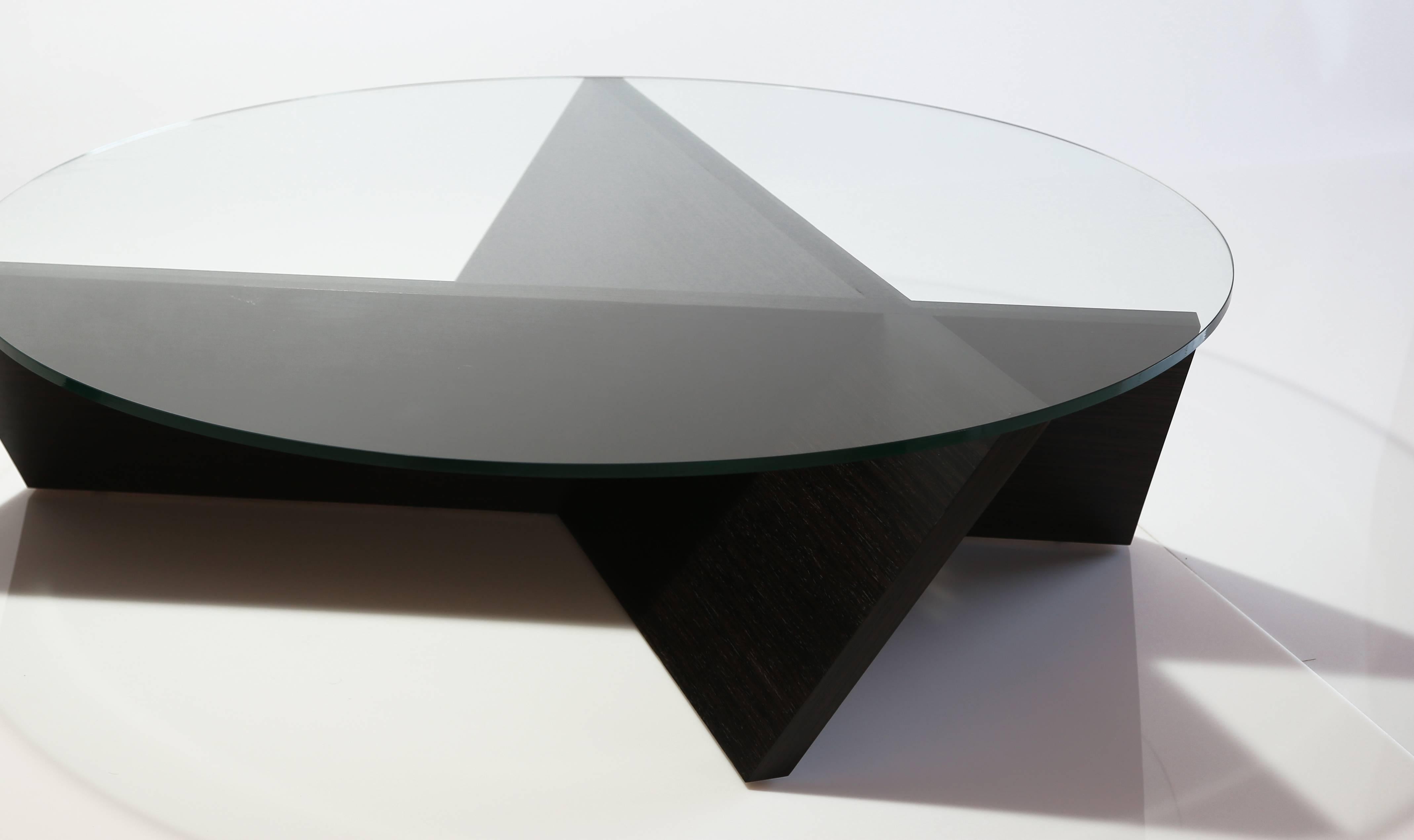 Table shown in American Chestnut with 3/8 inch glass.
William Earle works alone in his Northern California studio,
Making every table to order.
Custom dimensions and finishes are welcome.