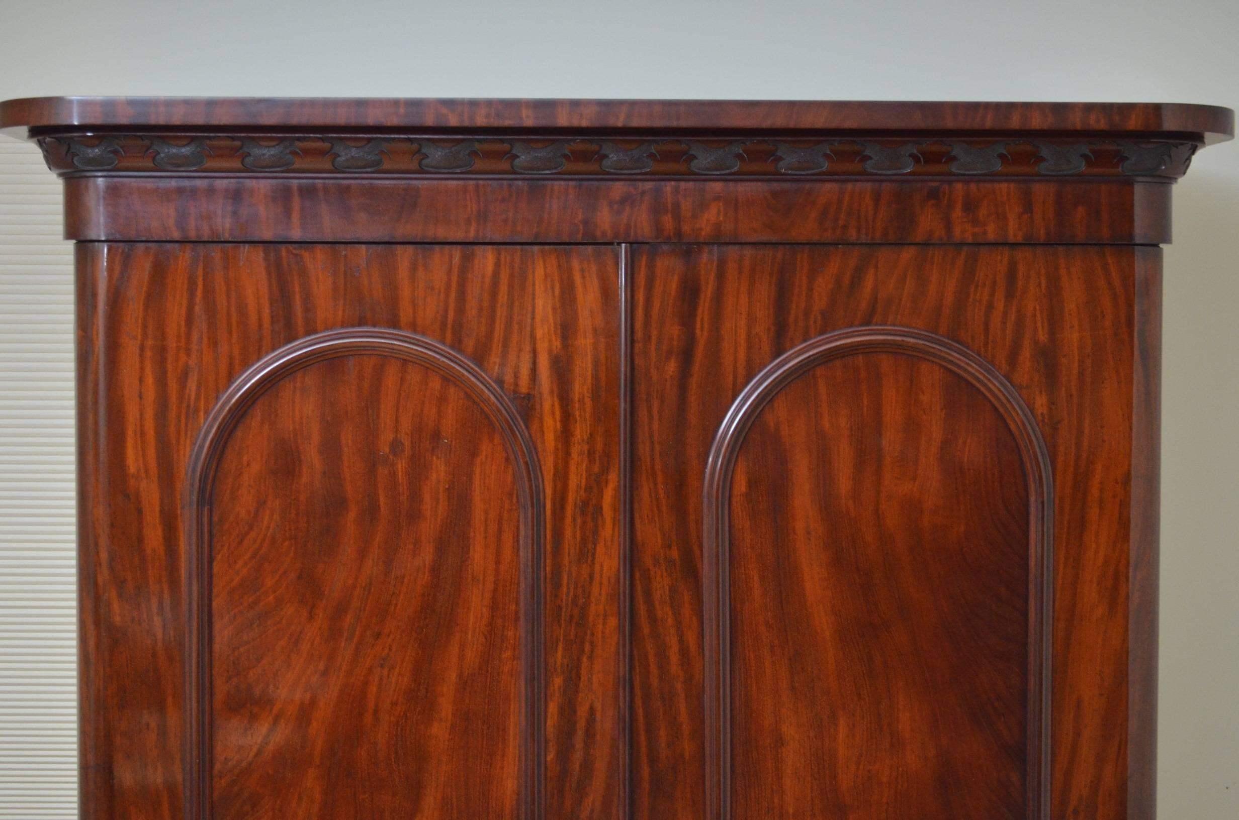 Fine Example of Victorian Mahogany Wardrobe 1