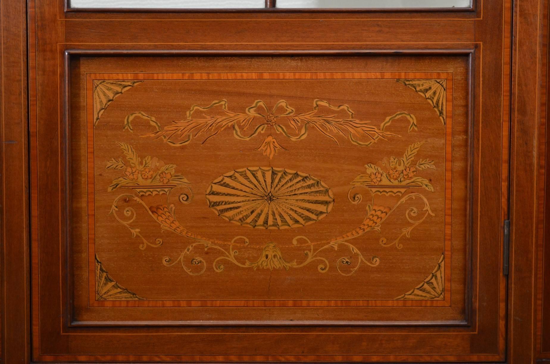 Elegant Edwardian Inlaid Display Cabinet In Good Condition In Whaley Bridge, GB