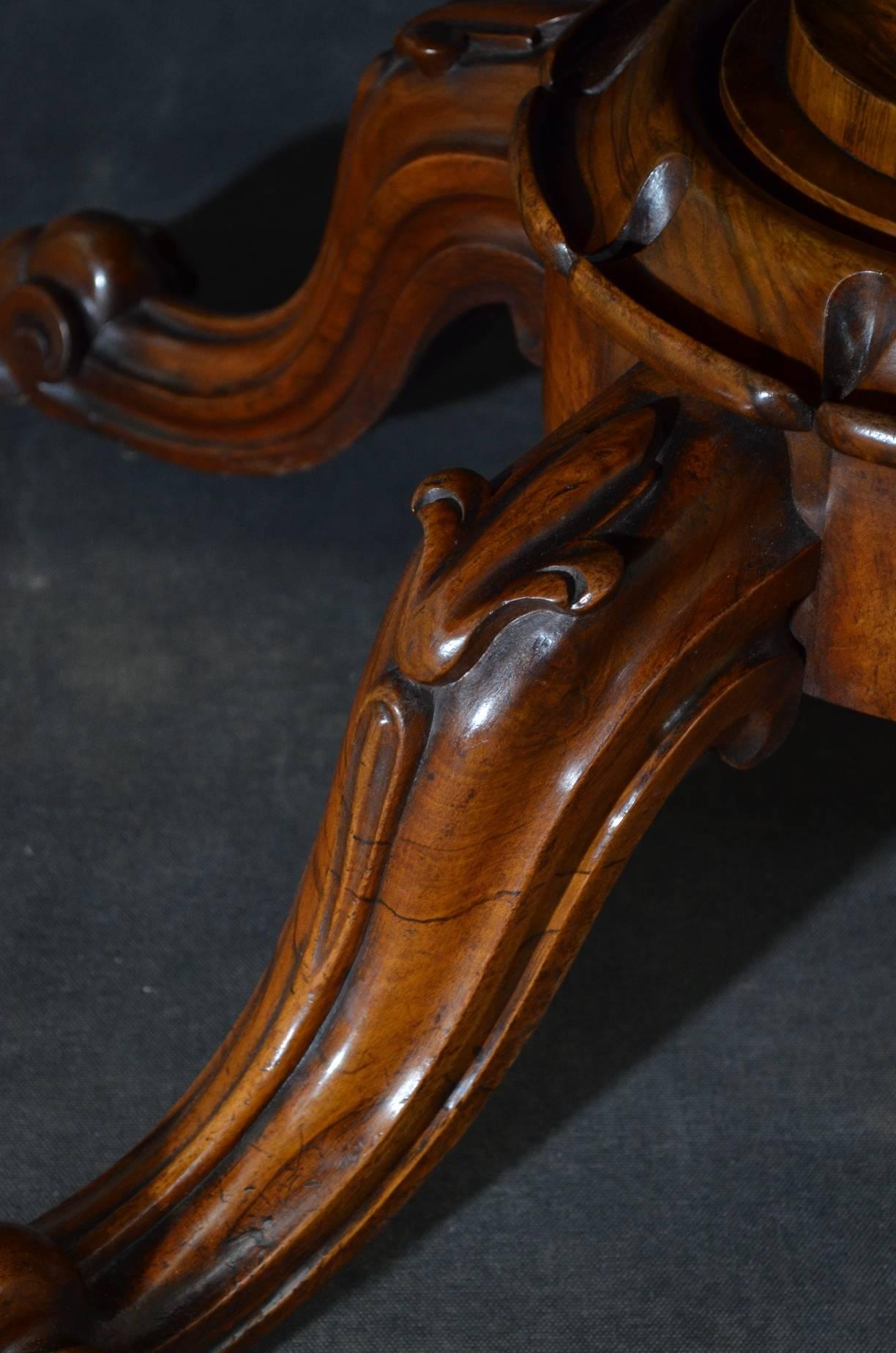 Mid-19th Century Magnificent Victorian Centre Table in Walnut