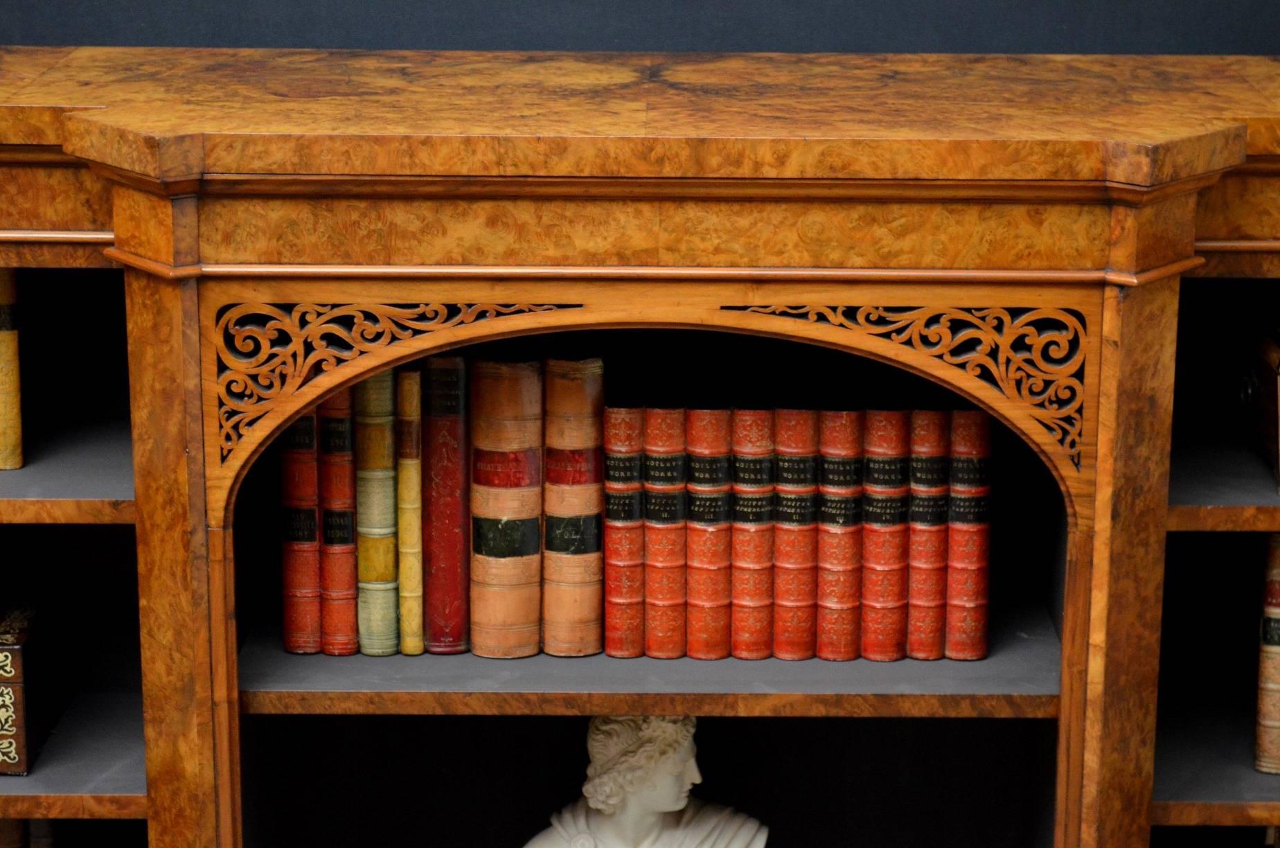 Superb Victorian Burl Walnut Open Bookcase In Good Condition In Whaley Bridge, GB