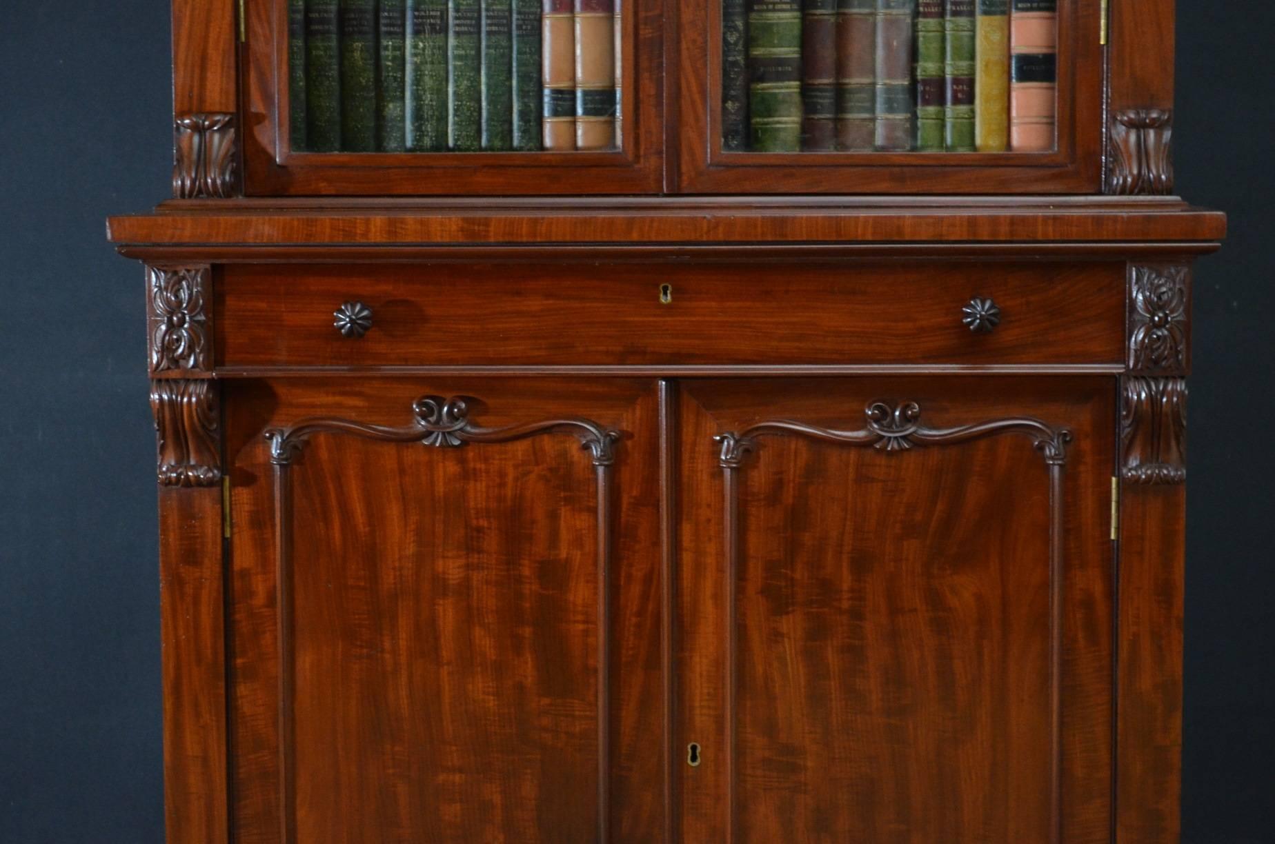 Immaculate William IV Bookcase in Mahogany  In Good Condition In Whaley Bridge, GB