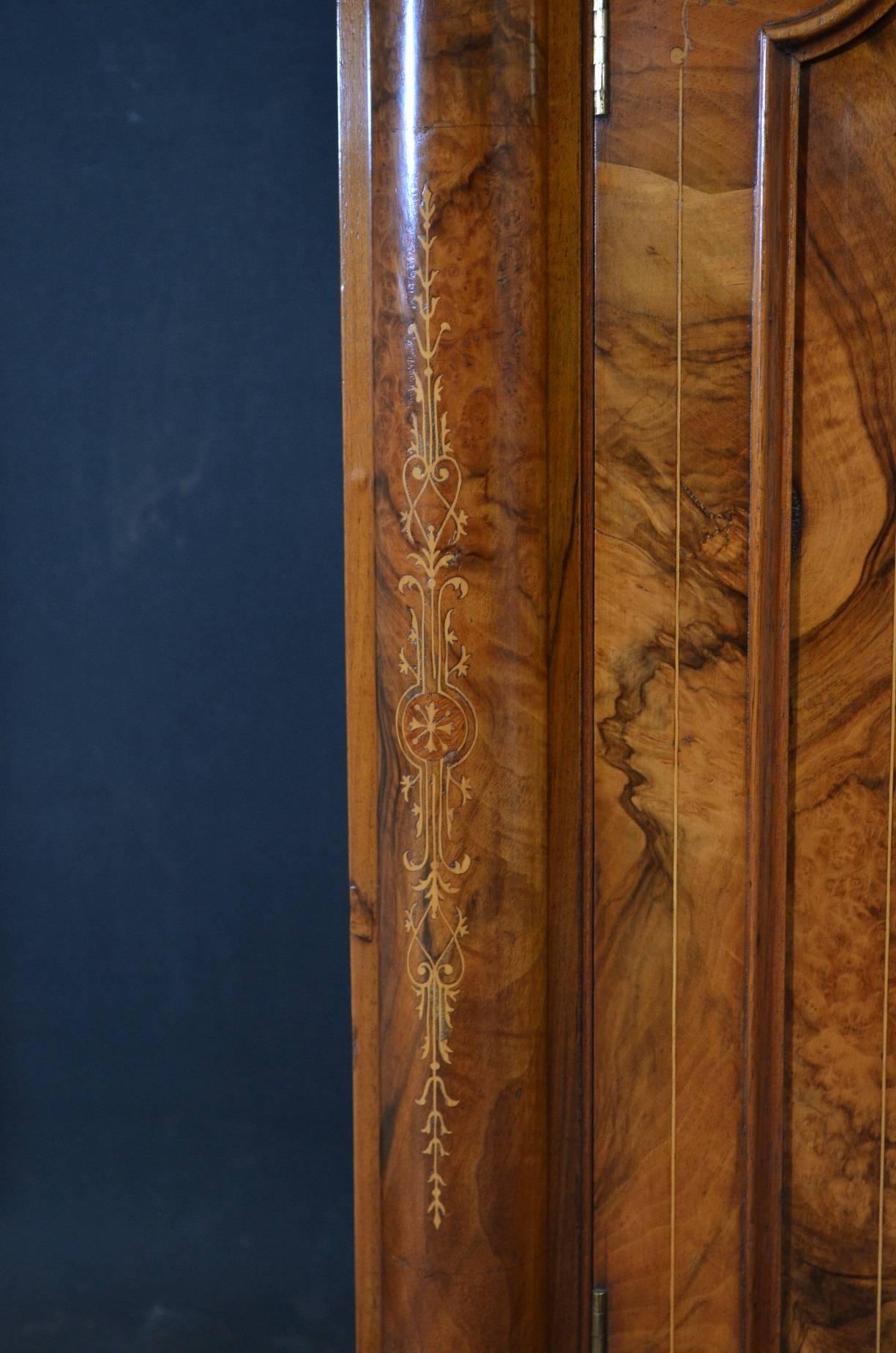 English Fine Example of Victorian Walnut Bookcase