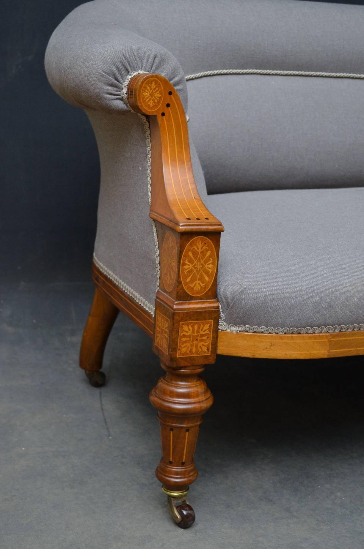 Late 19th Century Elegant Victorian Walnut and Inlaid Sofa