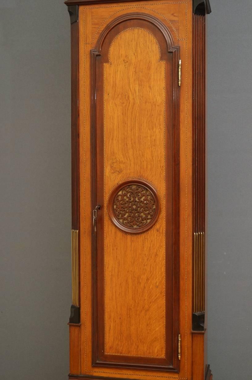 Écossais Horloge de parquet de la période géorgienne en chêne et acajou de John Scott, Édimbourg en vente