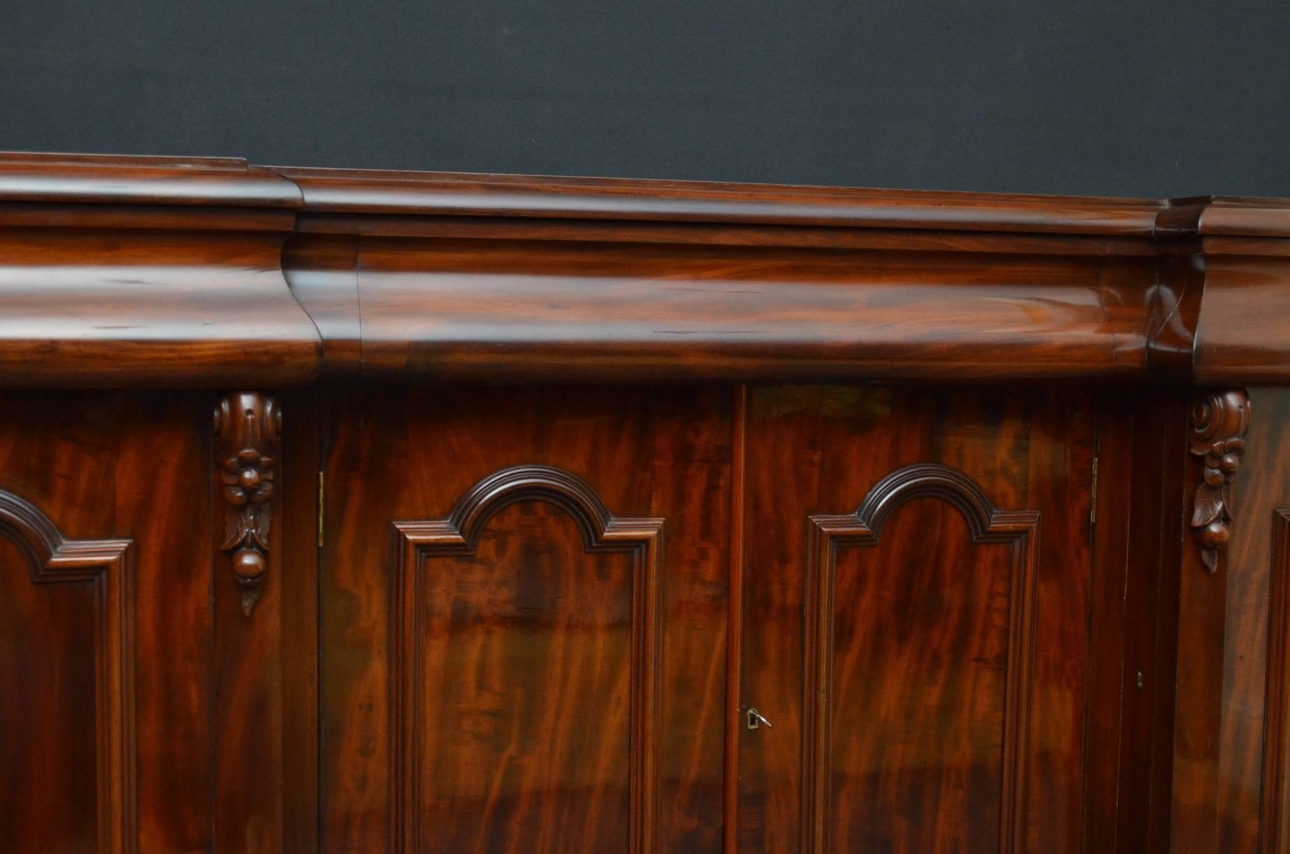 Victorian Mahogany Sideboard In Good Condition In Whaley Bridge, GB