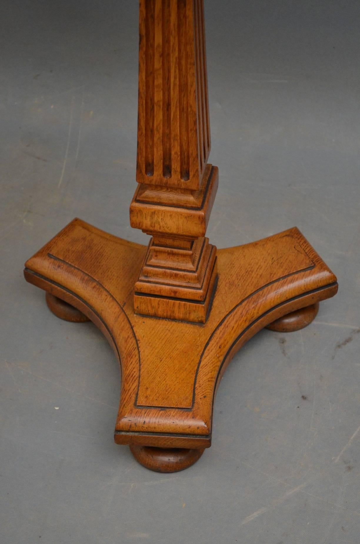 Late 19th Century Stylish Victorian Oak Table