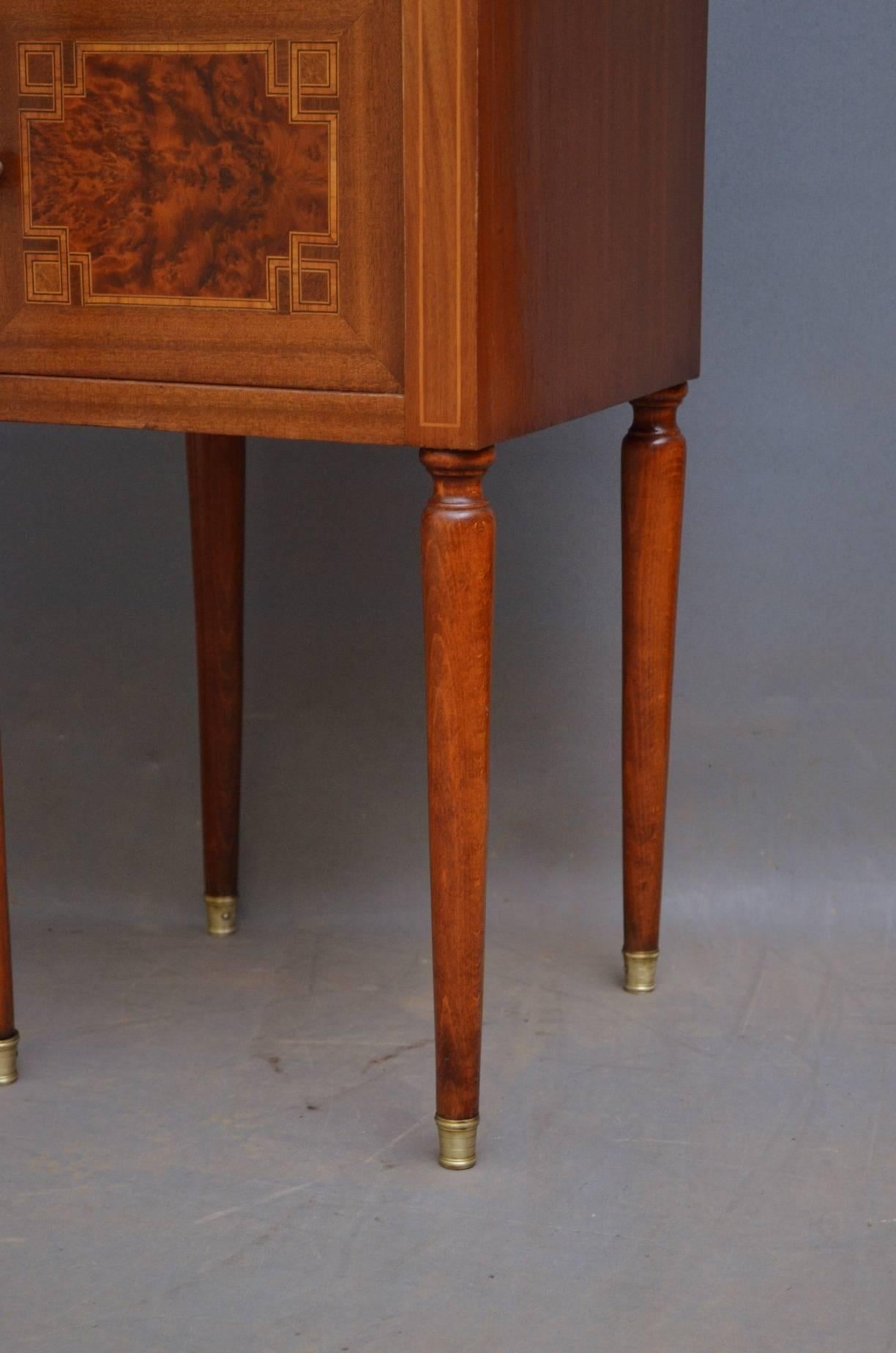 Fine Quality Pair of Bedside Cabinets in Mahogany In Excellent Condition In Whaley Bridge, GB