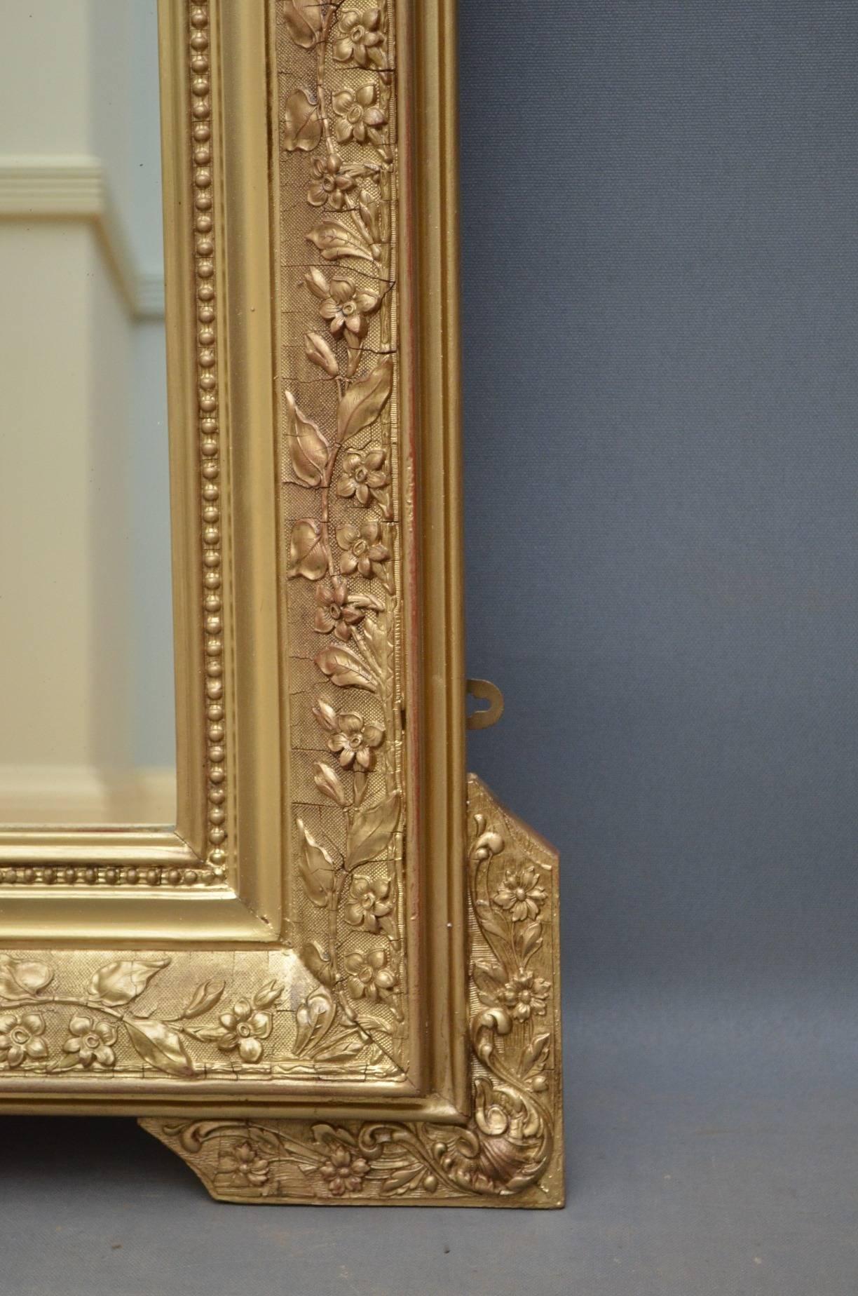 Late 19th Century Elegant 19th Century Gilt Mirror