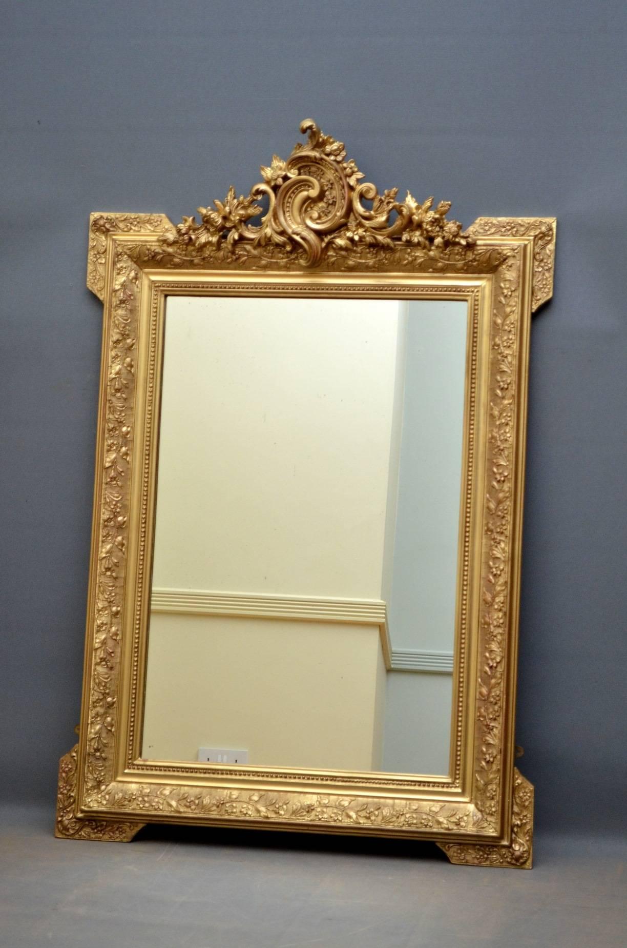 Giltwood Elegant 19th Century Gilt Mirror