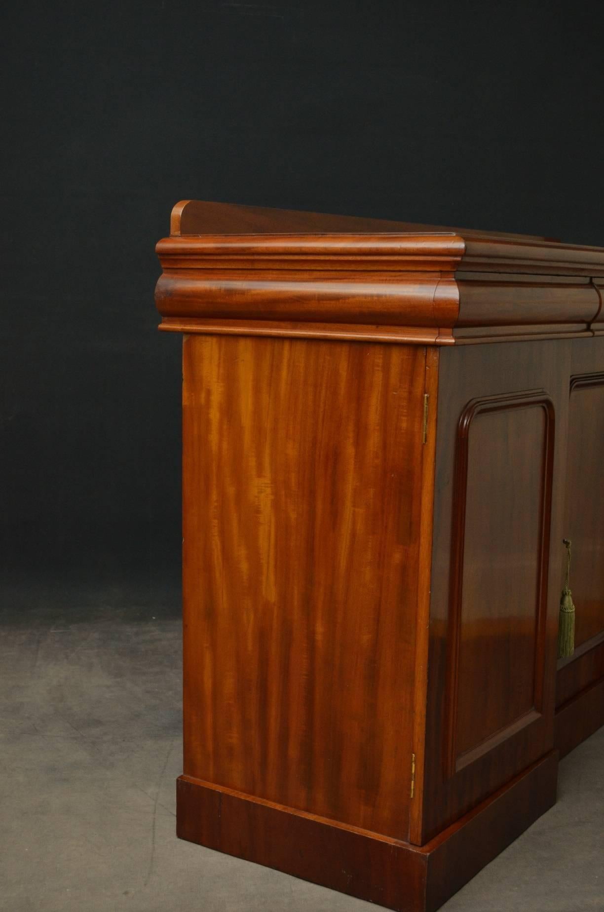 Elegant Victorian Mahogany Sideboard 2