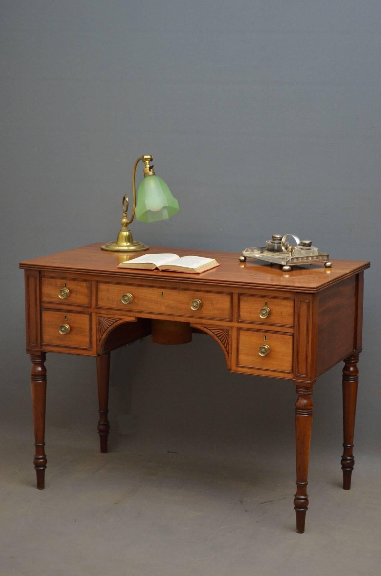 A fine quality Regency mahogany wash stand or dressing table, having solid mahogany figured top with reeded edge which opens to reveal original fitted interior with small compartments above three dummy frieze drawers and two oak lined short drawers