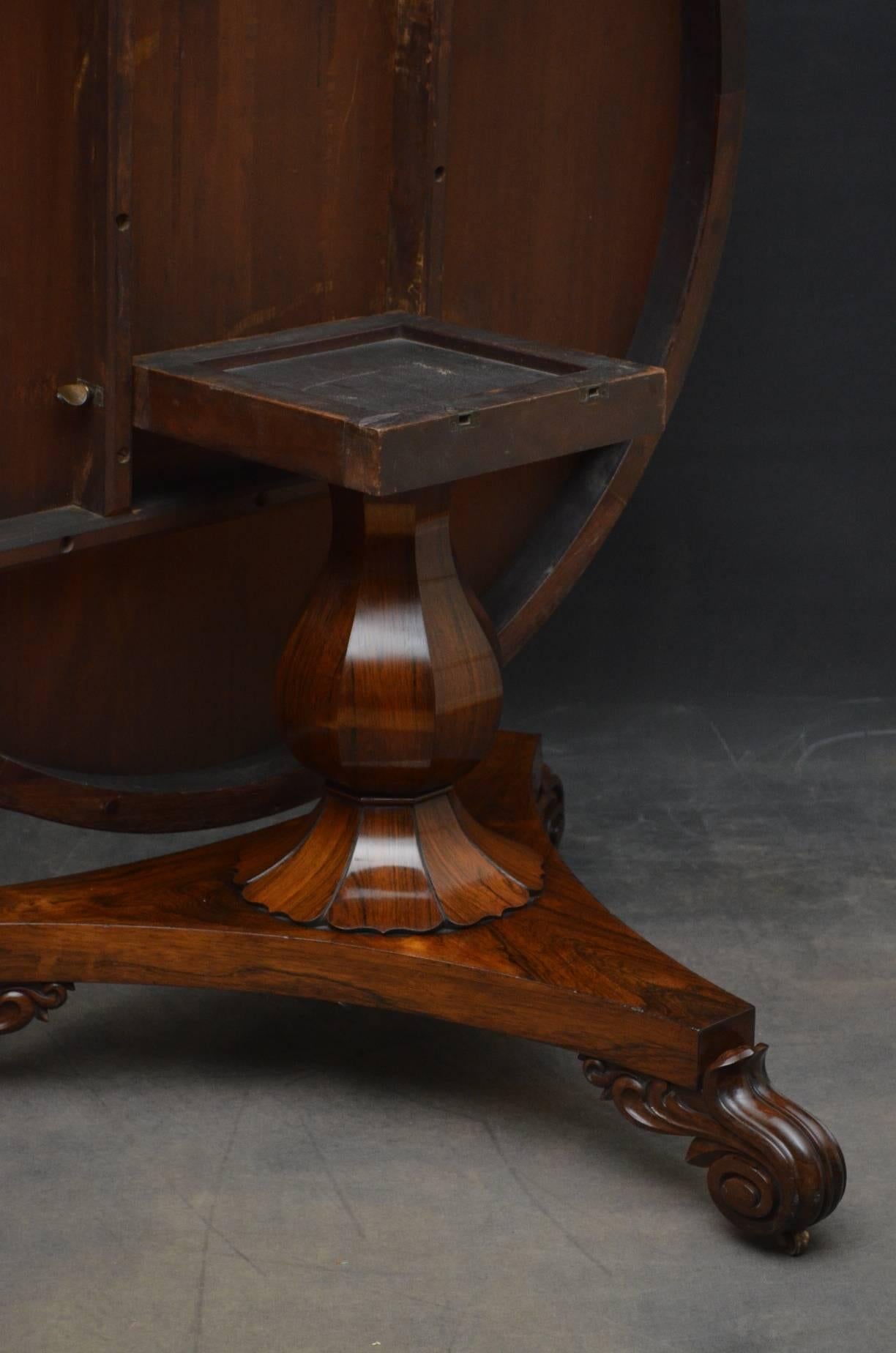 Mid-19th Century William IV Rosewood Dining Table or Centre Table