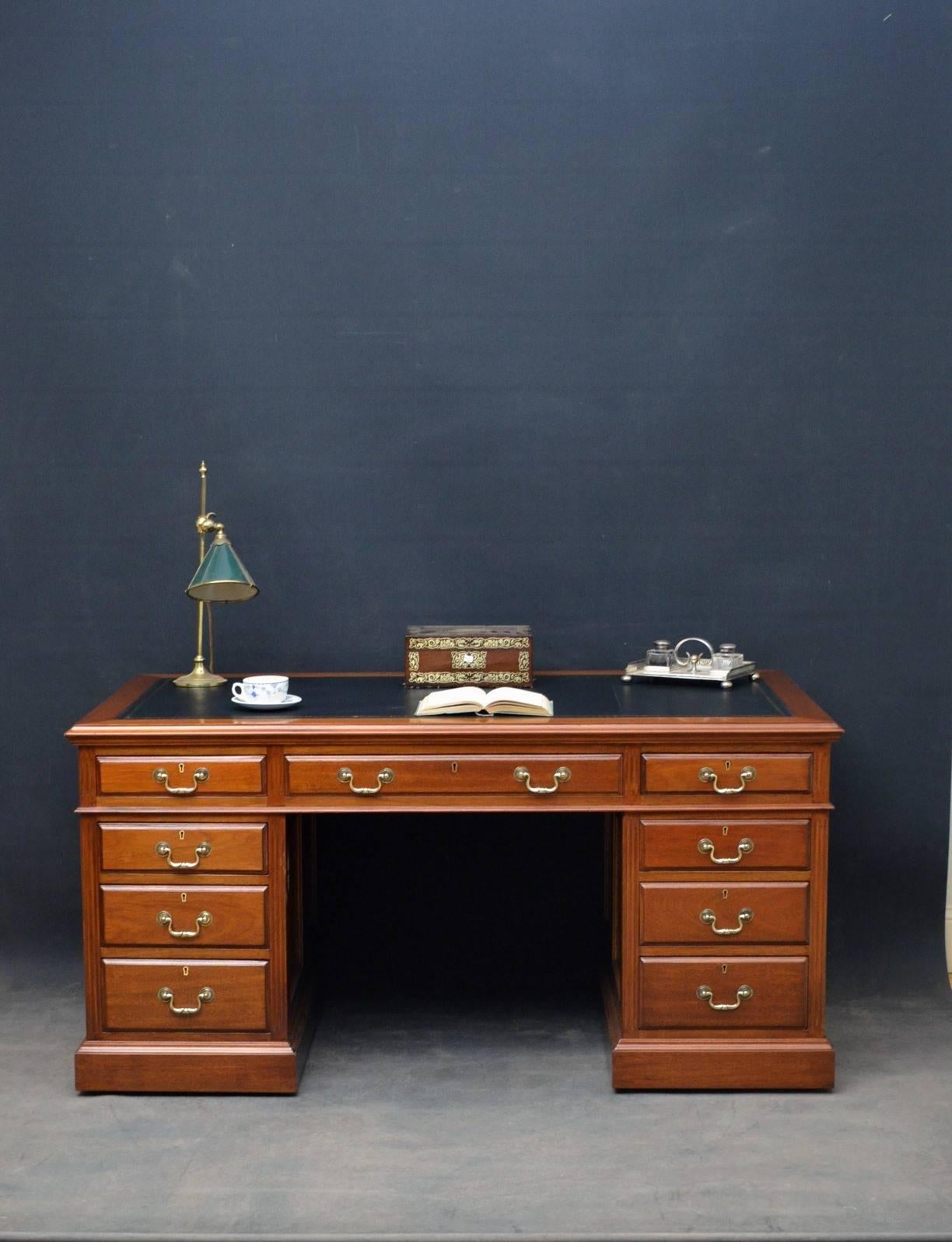 Sn4085, attractive Edwardian, mahogany desk with panelled sides and black tooled leather top above 3 fielded drawers and three graduated mahogany lined drawers to each pedestal, all fitted with original brass handles and flanked by reeded pilasters,