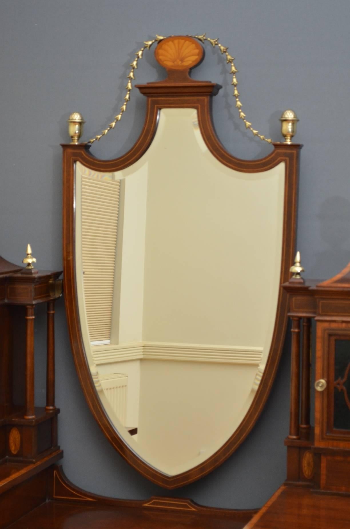 Sn4084 Spectacular mahogany and inlaid dressing table, having shield shaped bevelled edge mirror with brass bluebell decoration, flanked by small, satinwood crossbanded cupboards with brass finials and jewellery drawers above attractive figured