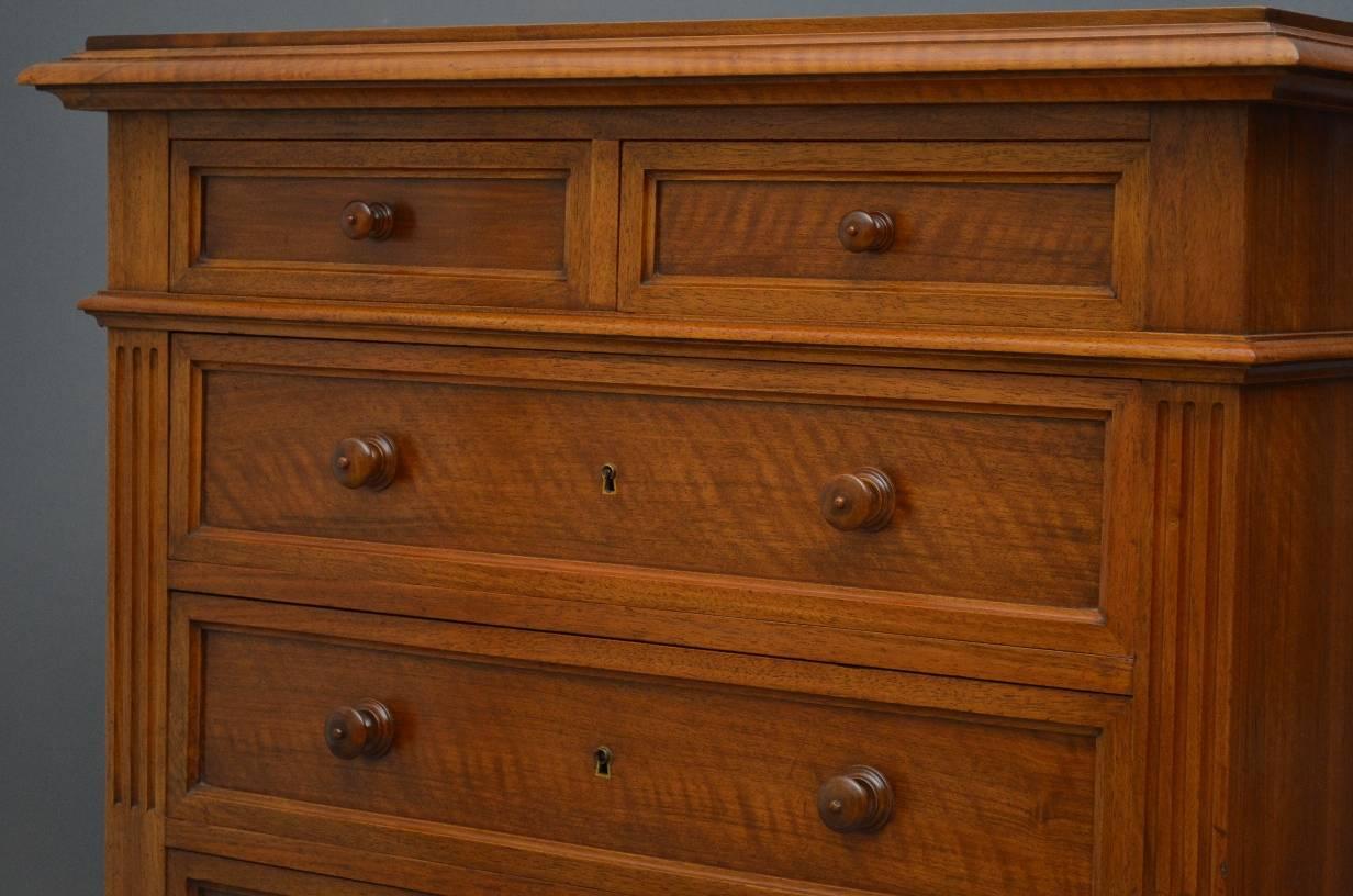Victorian Fine Continental Chest of Drawers in Walnut