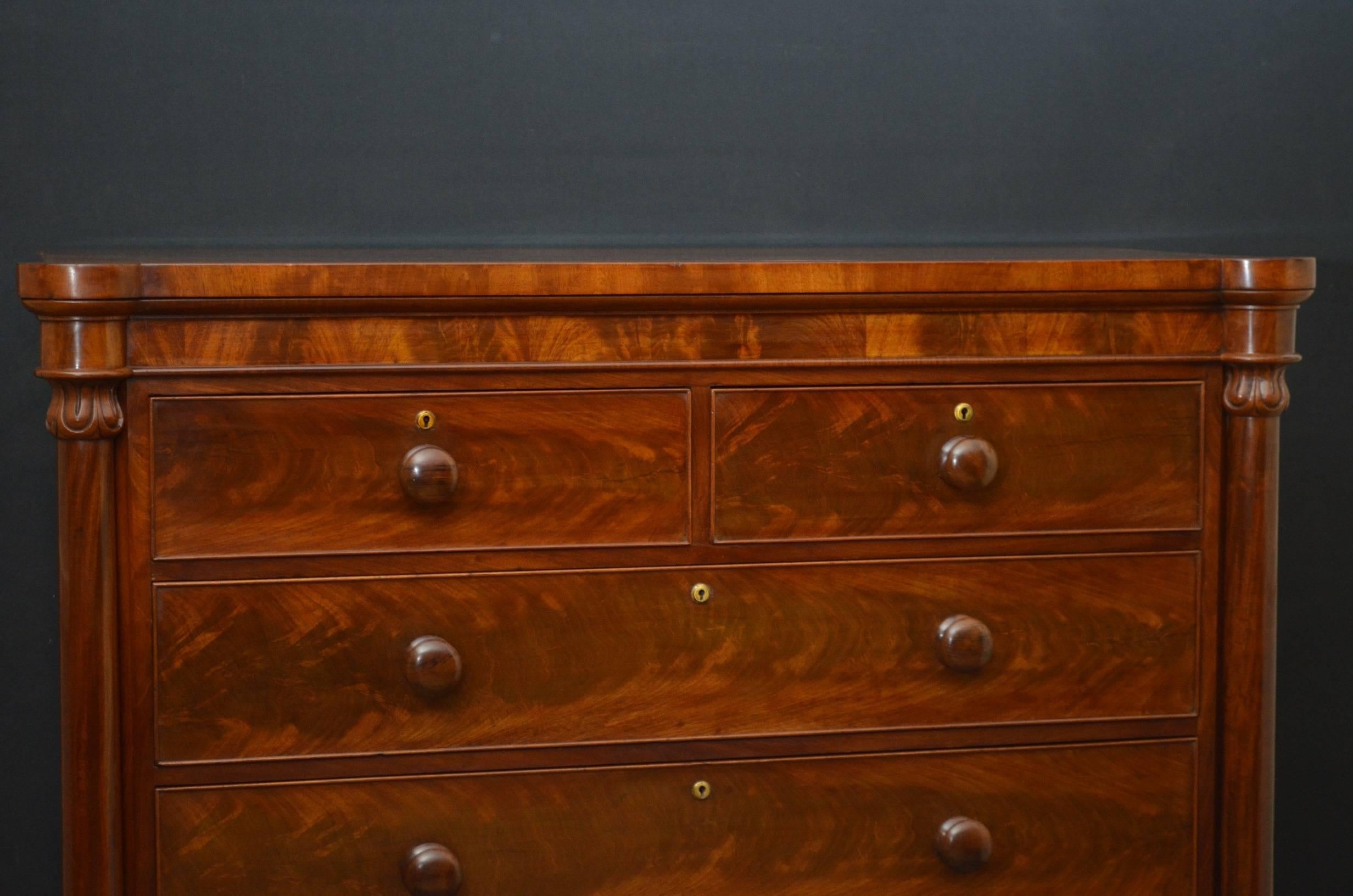 Early Victorian Mahogany Chest of Drawers In Excellent Condition In Whaley Bridge, GB