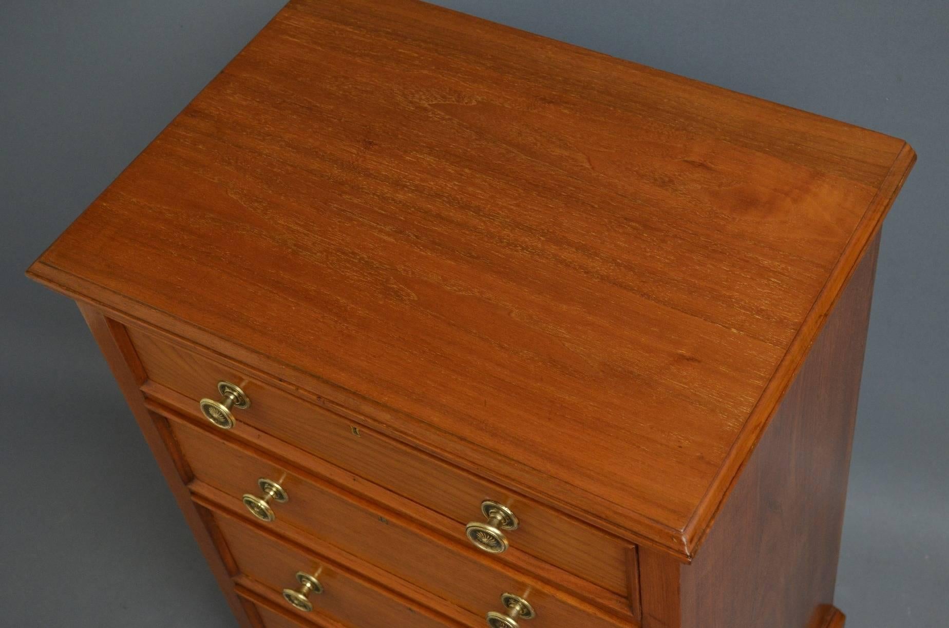 Sn3334, small Victorian, walnut chest of drawers by James Shoolbred, having figured walnut, moulded top above four graduated and moulded drawers, all fitted with original brass knobs, standing on plinth base, all in wonderful condition throughout