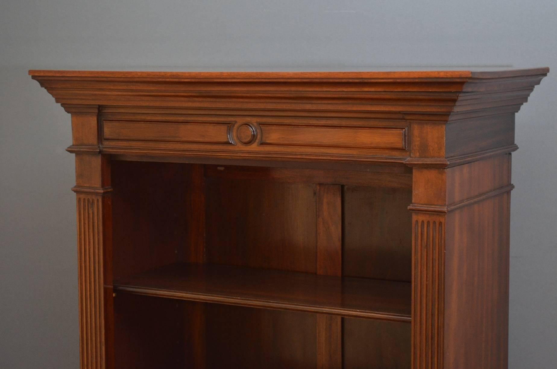 Victorian Mahogany Open Bookcase In Excellent Condition In Whaley Bridge, GB