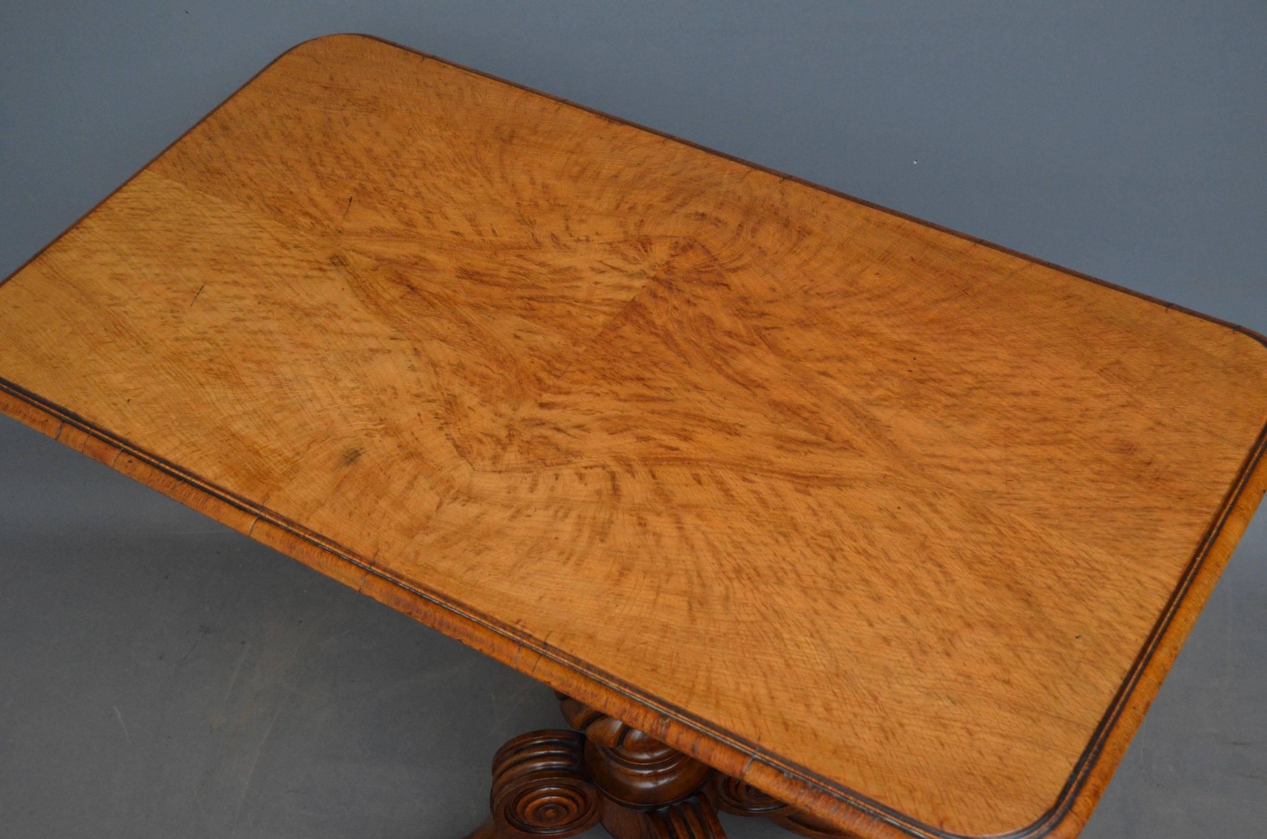 K0166 A finest quality and very stylish Victorian pollard oak table, having stunning pollard top with moulded edge raised on elegant, reeded column with carved collar terminating in four carved downswept legs and castors. This fabulous Victorian