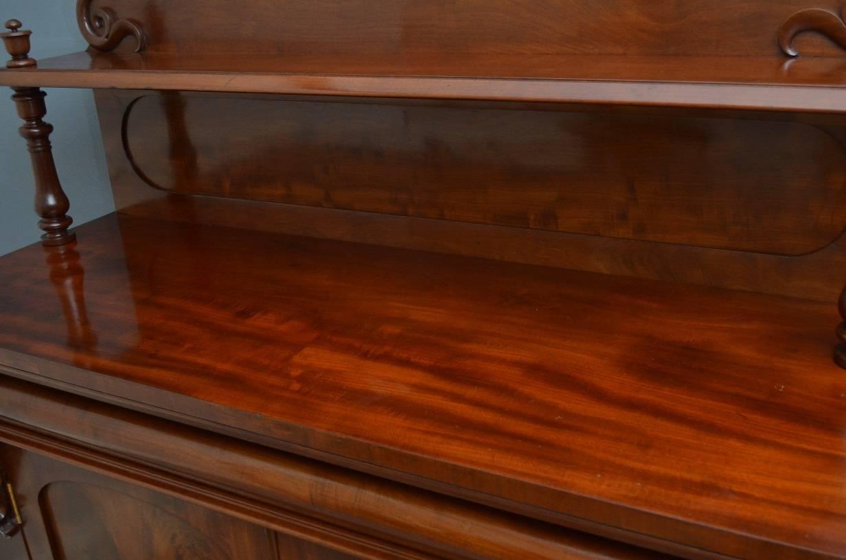 Sn3203, fine early Victorian / William IV mahogany chiffonier sideboard, having raised, shaped and carved back with single shelf on turned columns, above figured mahogany top, cushion frieze drawer, two arched and panelled cupboard doors enclosing