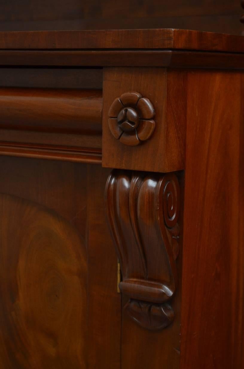 Mid-19th Century Fine William IV Chiffonier in Mahogany