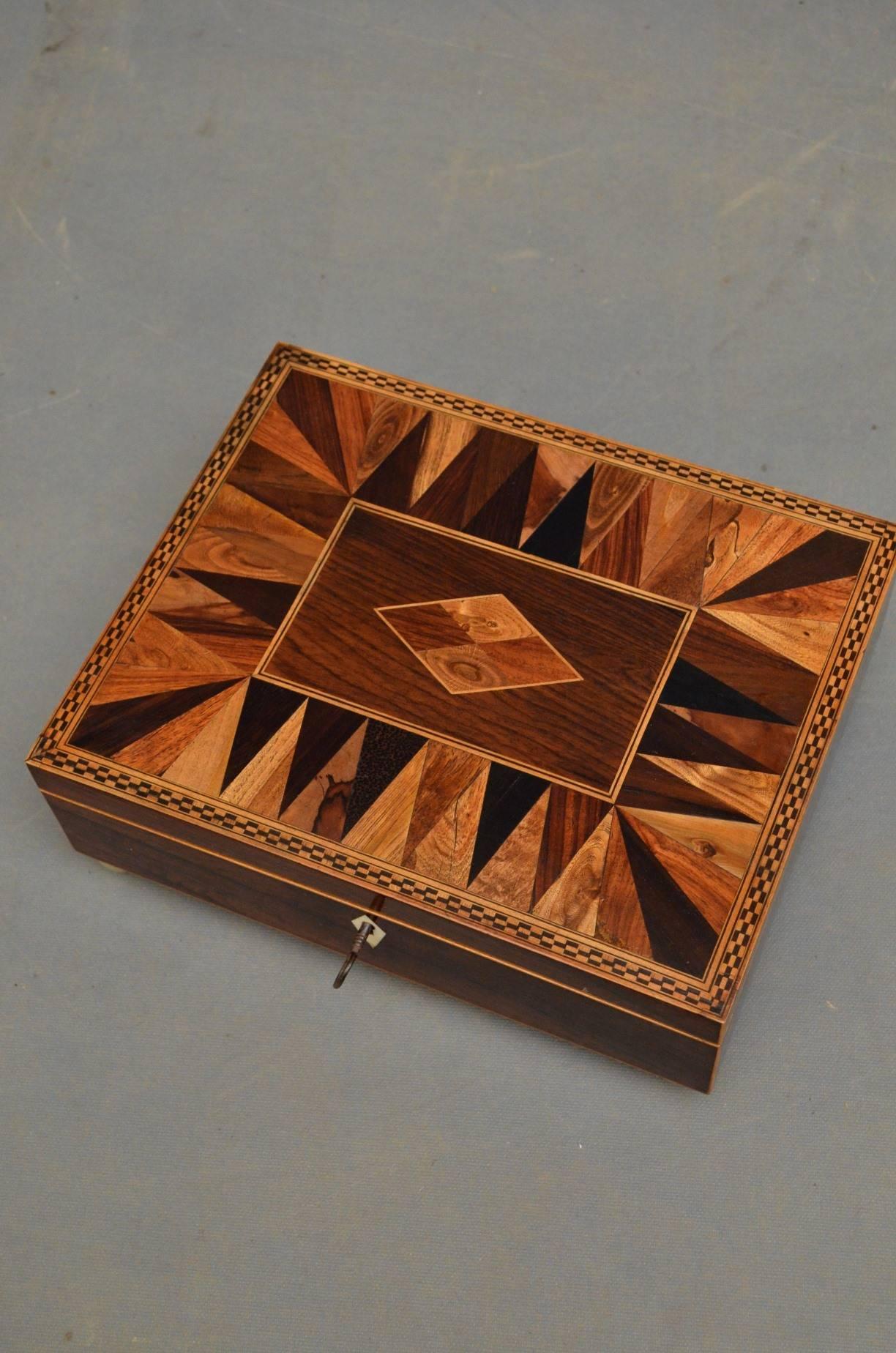 K0259 fine Regency rosewood jewellery box, having exotic wood geometrical inlay to top which open to reveal relined interior with lift up tray, all with chequered edge and fitted with working lock and standing on brass ball feet. This Regency sewing