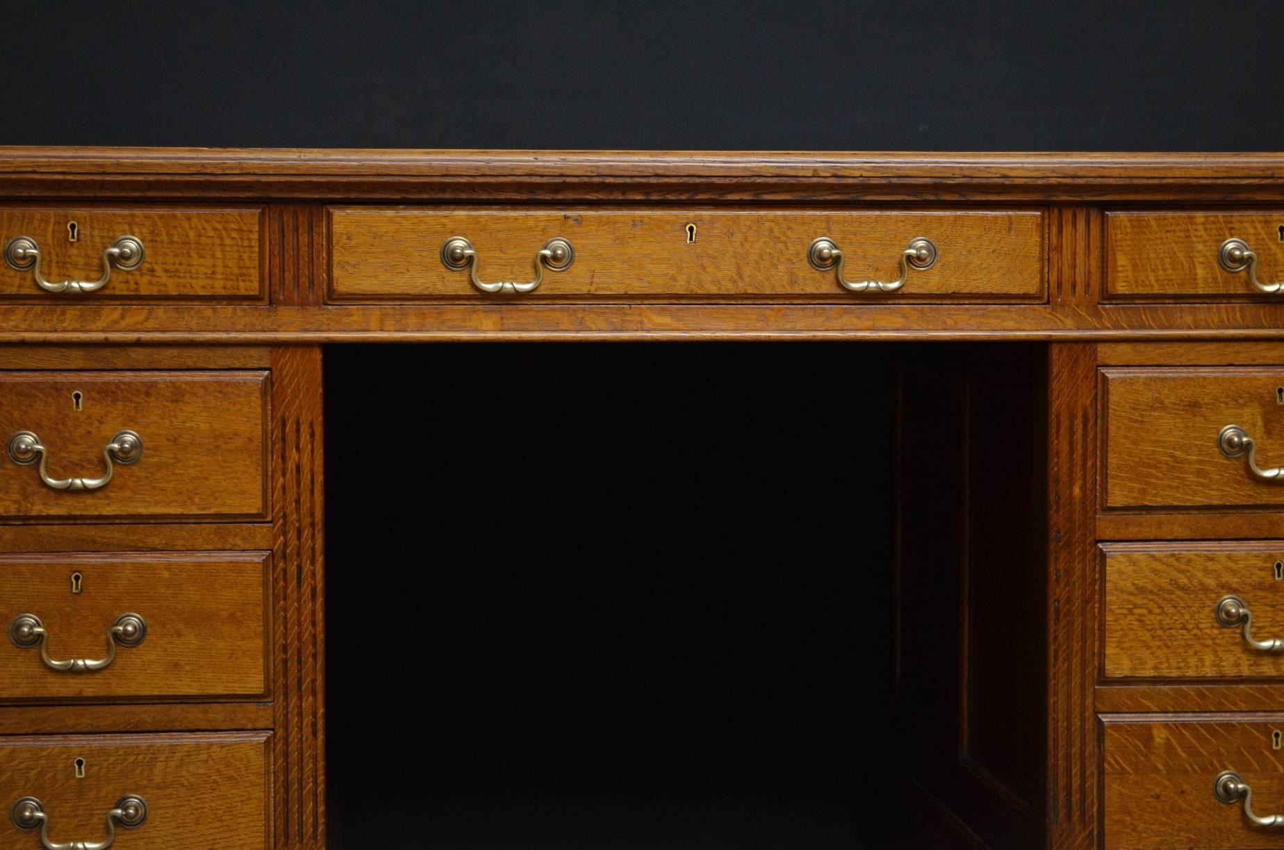 Early 20th Century Oak Desk In Excellent Condition In Whaley Bridge, GB