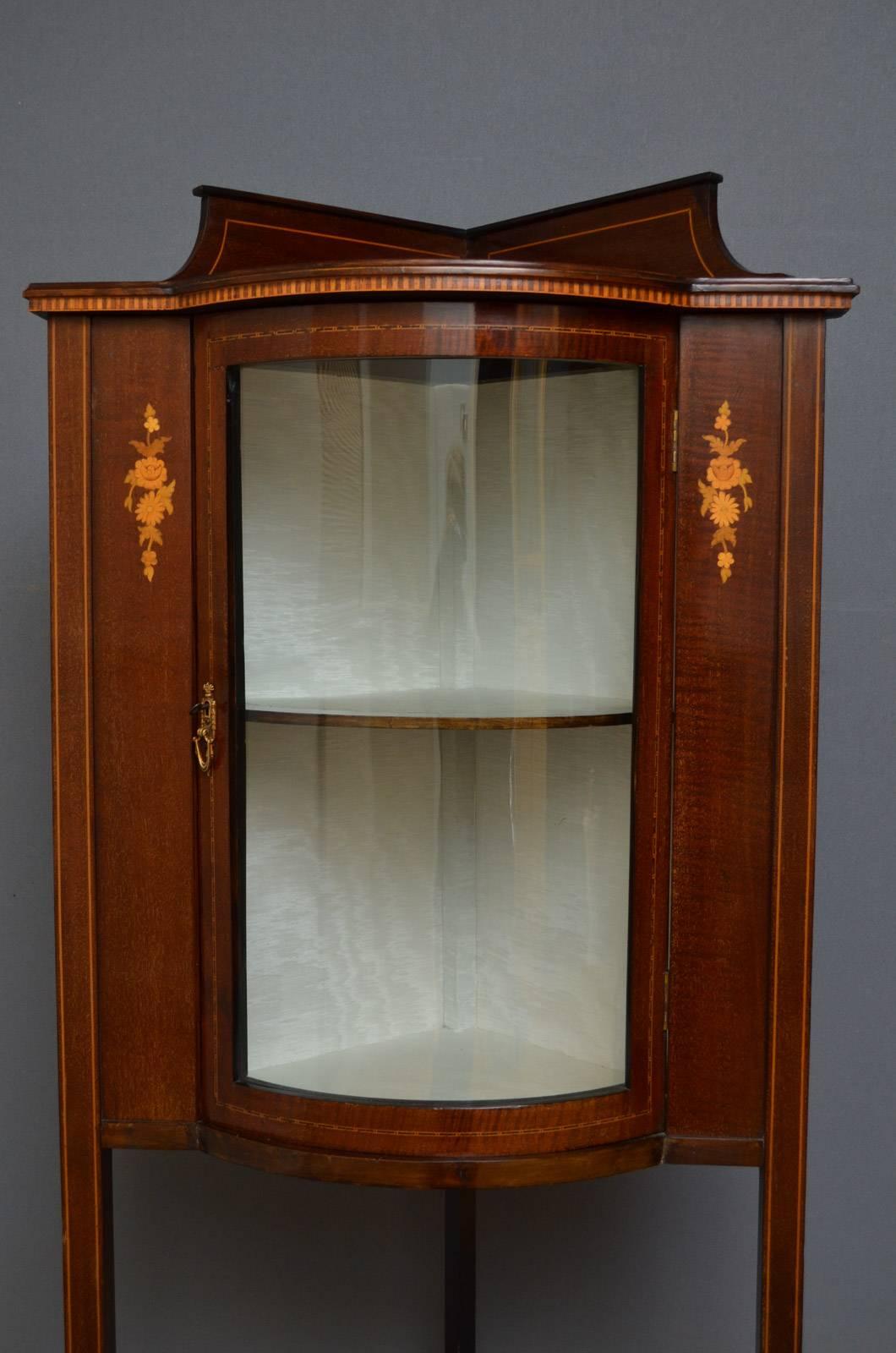 Great Britain (UK) Edwardian Matched Pair of Corner Display Cabinets