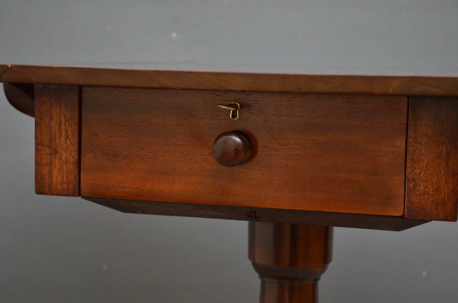 Regency Drop-Leaf Table in Mahogany In Excellent Condition In Whaley Bridge, GB