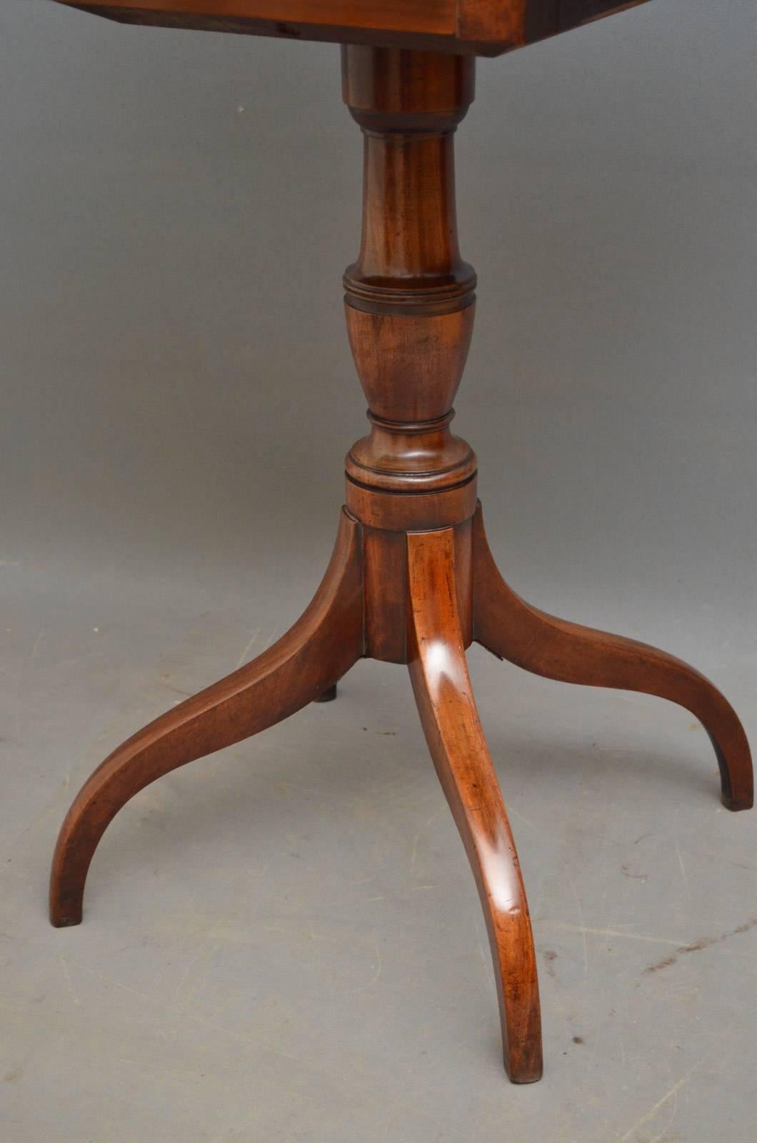 Early 19th Century Regency Drop-Leaf Table in Mahogany