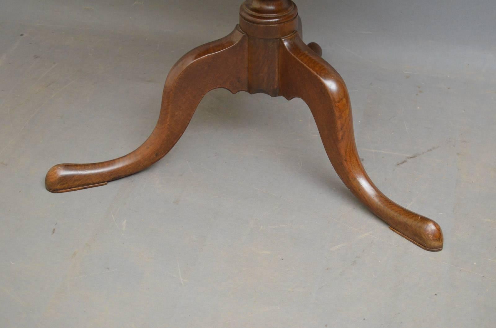 George III Oak Tilt-Top Table For Sale 1