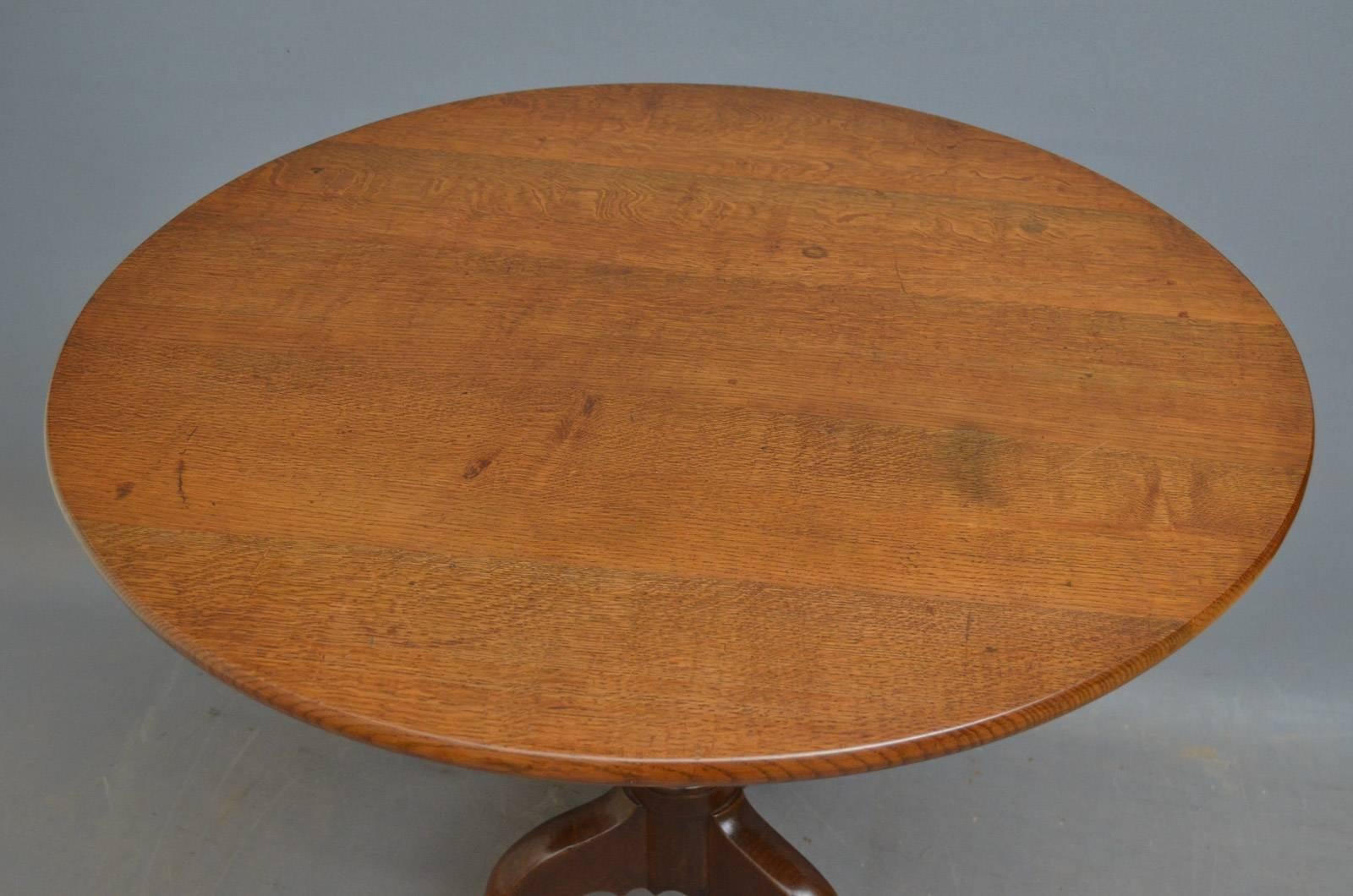 English George III Oak Tilt-Top Table For Sale