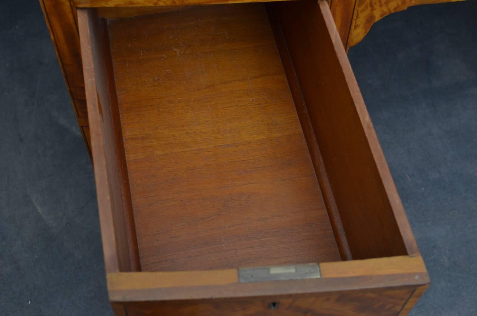 Edwardian Satinwood Dressing Table In Excellent Condition In Whaley Bridge, GB