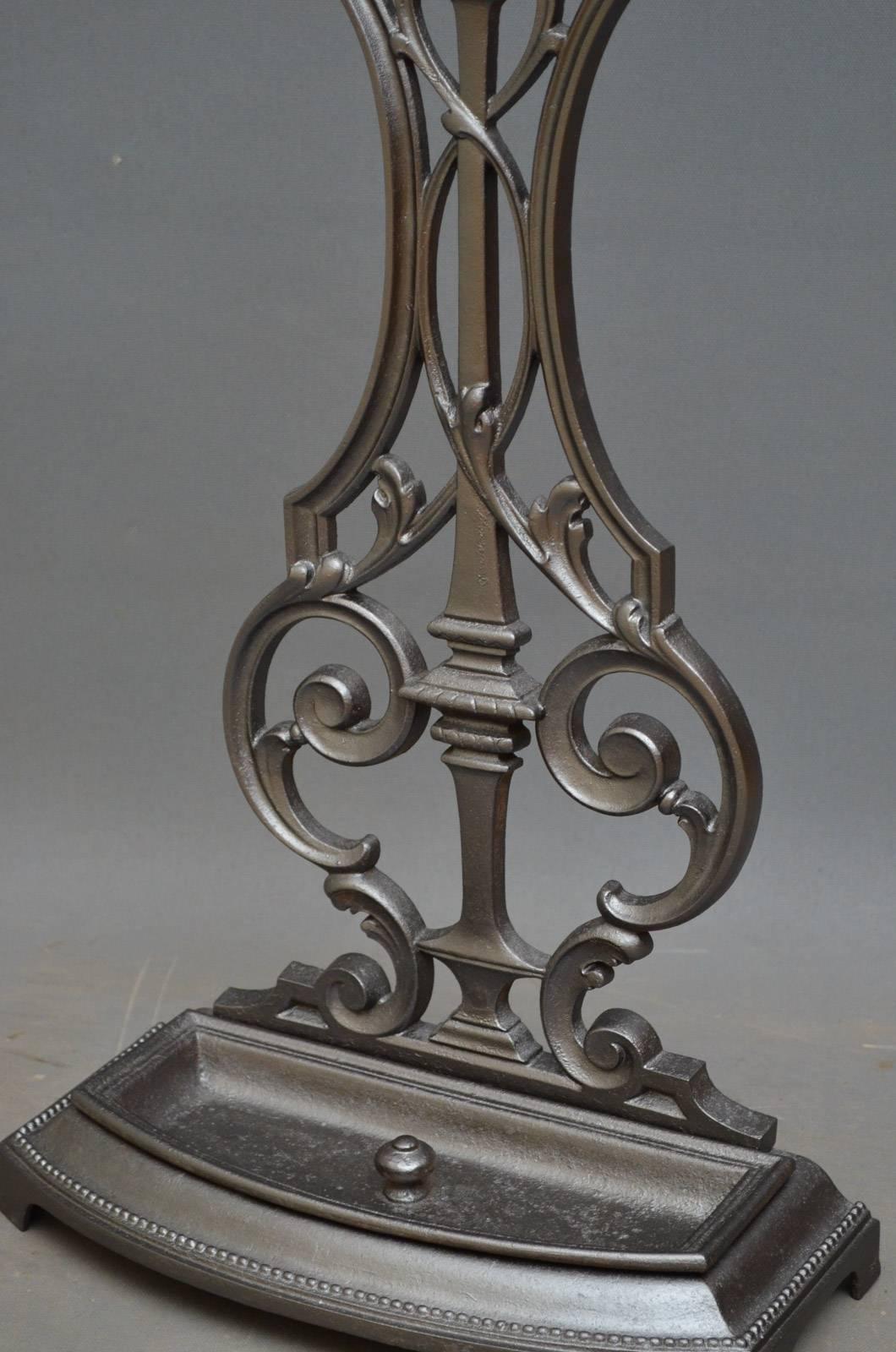 Art Nouveau Cast Iron Umbrella Stand In Excellent Condition In Whaley Bridge, GB