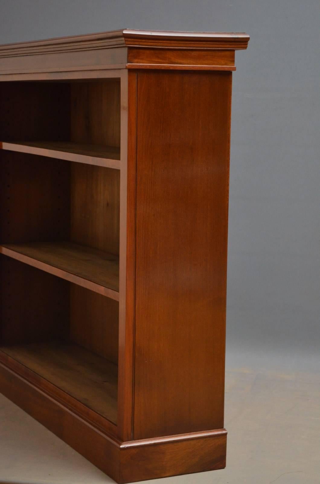 Late Victorian Open Bookcase in Walnut 2