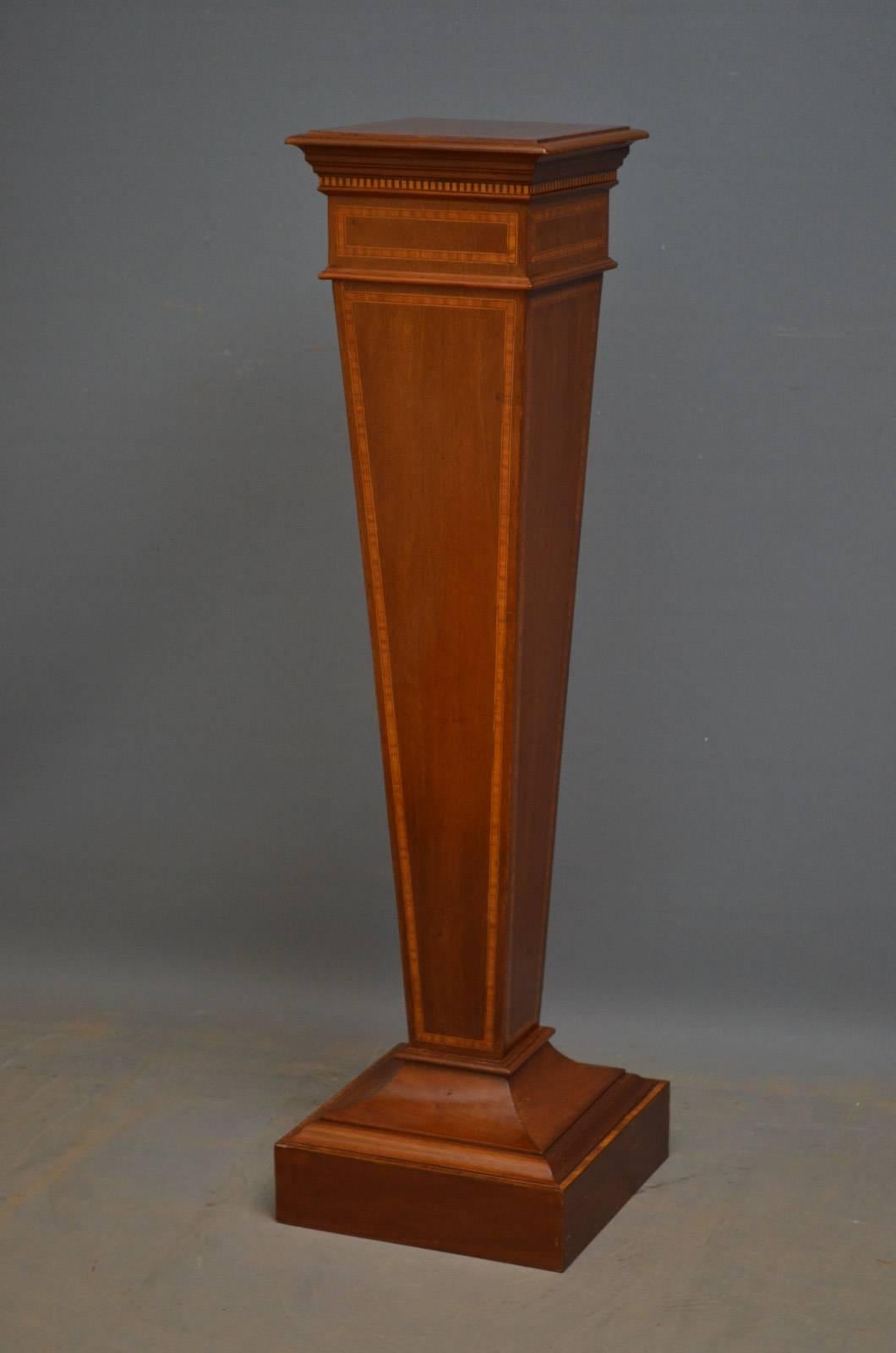 Edwardian Mahogany and Inlaid Torchere In Excellent Condition In Whaley Bridge, GB