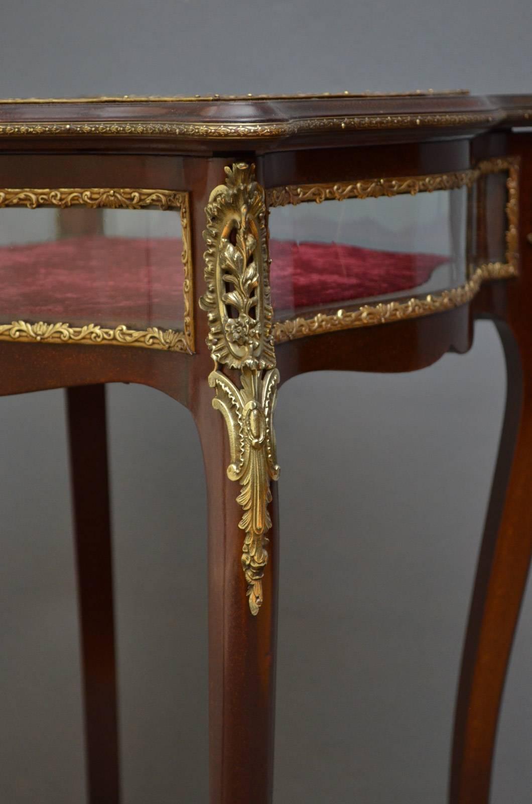 Early 20th Century Exceptional Edwardian Mahogany Bijouterie Table For Sale
