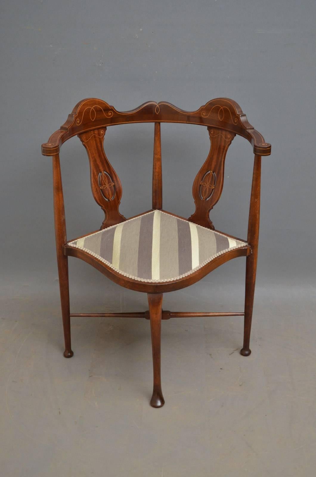 J00 Edwardian corner chair with shaped and inlaid top rail above decorative slat and generous seat, all standing on turned legs terminating in pad feet. This antique chair is in wonderful home ready condition, circa 1900
Measures: H 16