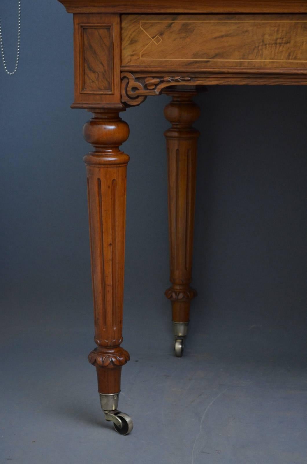 Fine Quality Victorian Walnut Dressing Table 4