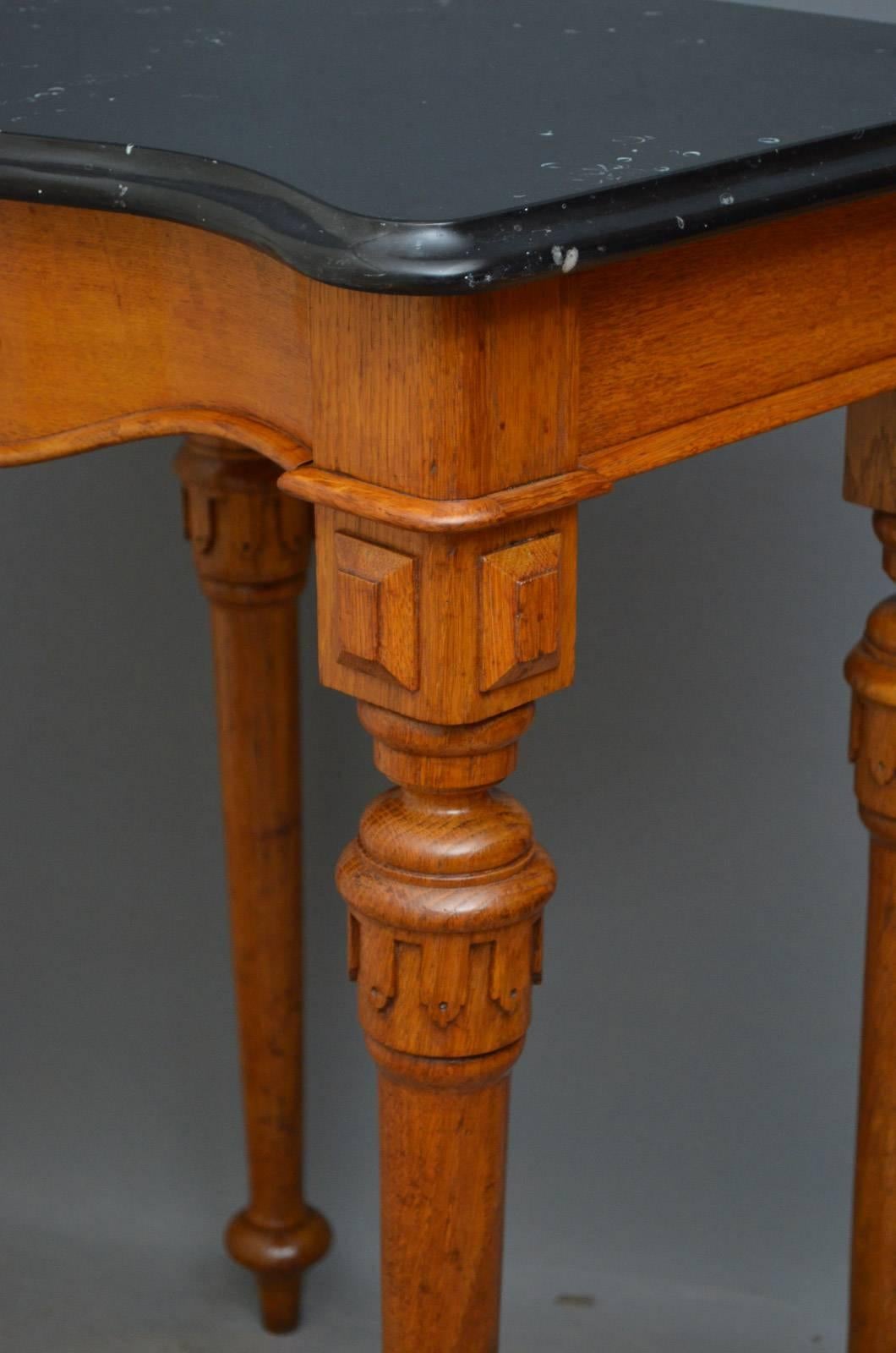 English Stylish Victorian Console Table in Oak For Sale