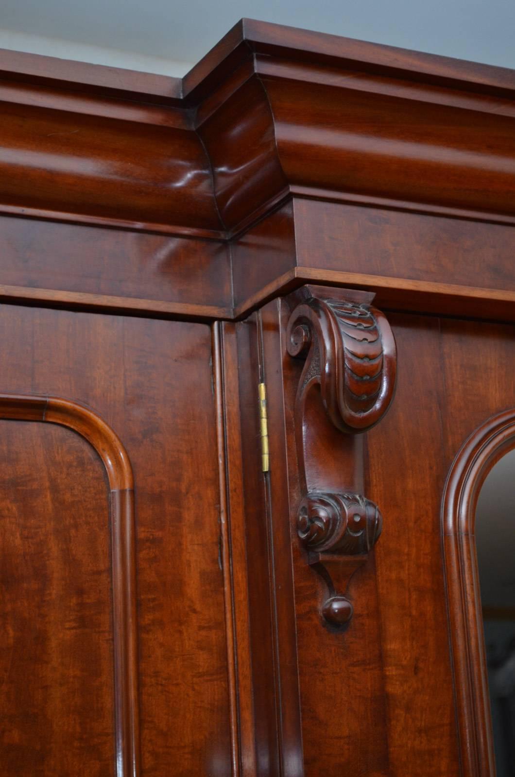 Victorian Mahogany Wardrobe In Excellent Condition In Whaley Bridge, GB