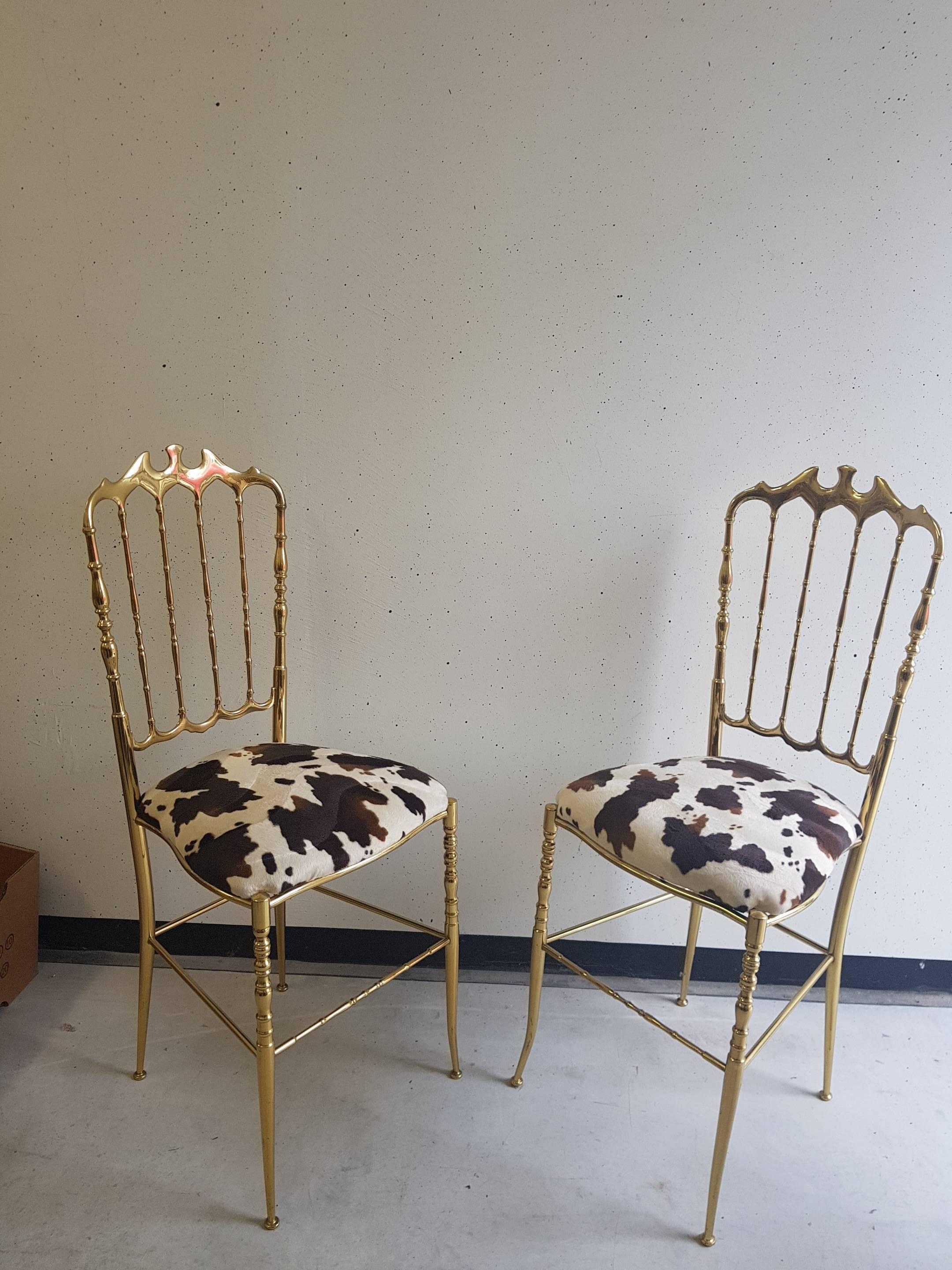 Four vintage brass chairs by Chiavari Italy, these chairs have a new upholstery and will be a truly eyecatcher in any interior!
Just reduced the price! comes with free shipping, mail me with your question