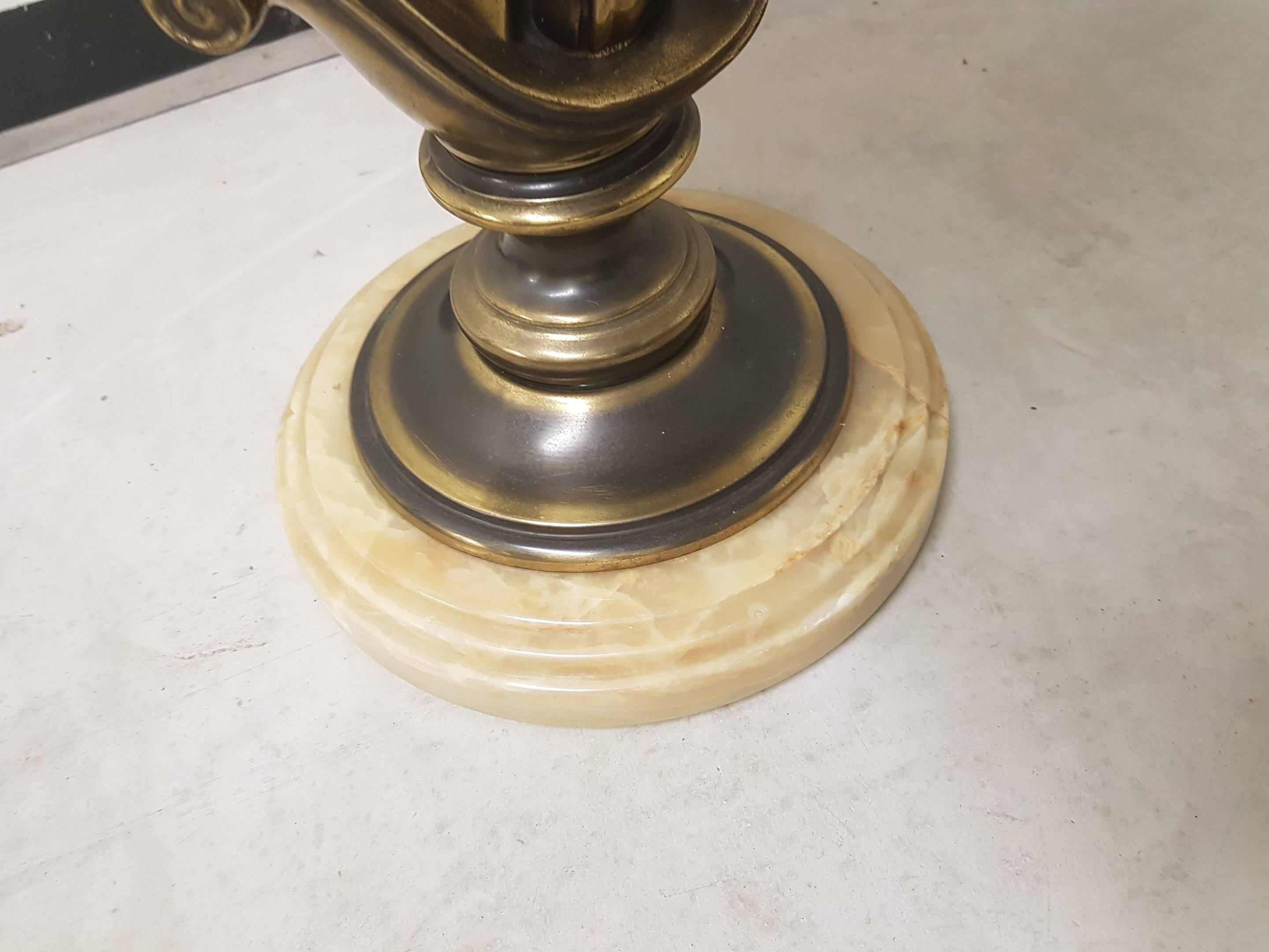 Marble Side Table with Horsehead Brass Holder 1970s In Excellent Condition In Diemen, NL