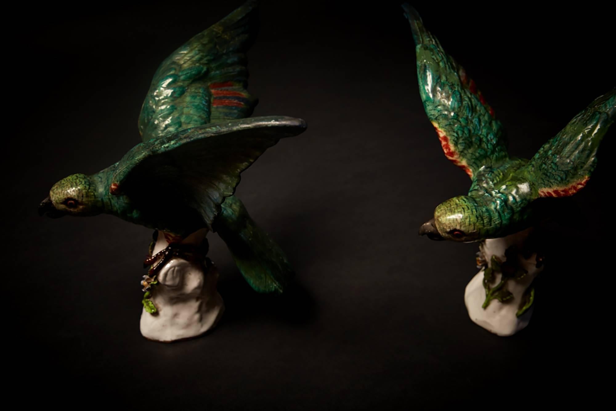 Dramatic pair of green porcelain parrots, Paris, late 18th - Early 19th century In Fair Condition In London, GB