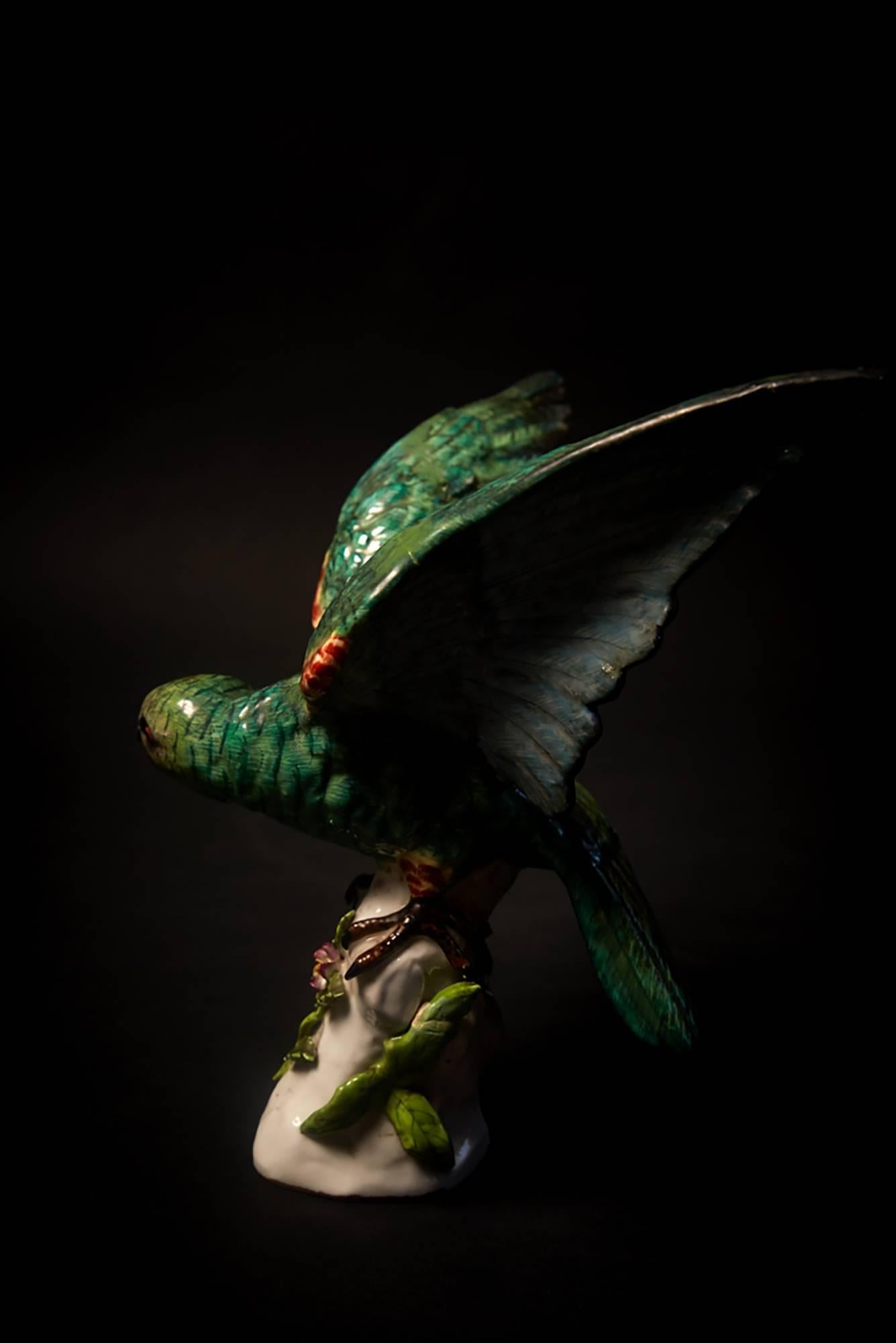 Dramatic pair of green porcelain parrots, Paris, late 18th - Early 19th century 1