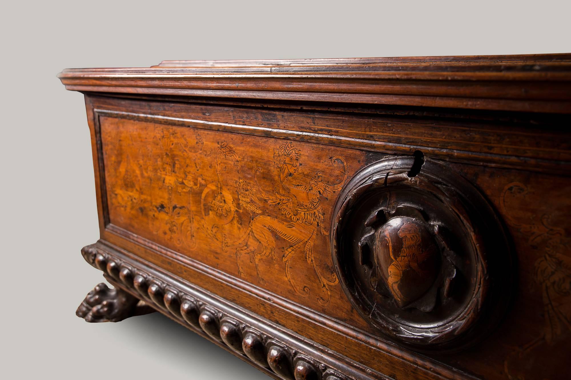 Italian Baroque Walnut Cassone Inlaid with Engraved Fruitwood Marquetry, 17th C For Sale 2